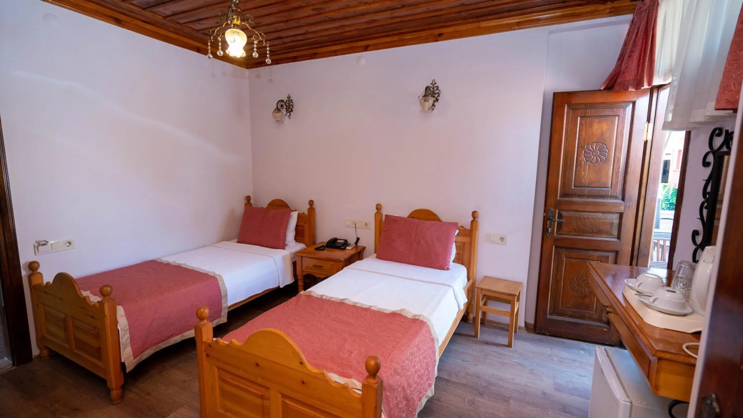 Photo of the whole room, Bed in Antalya Inn Hotel