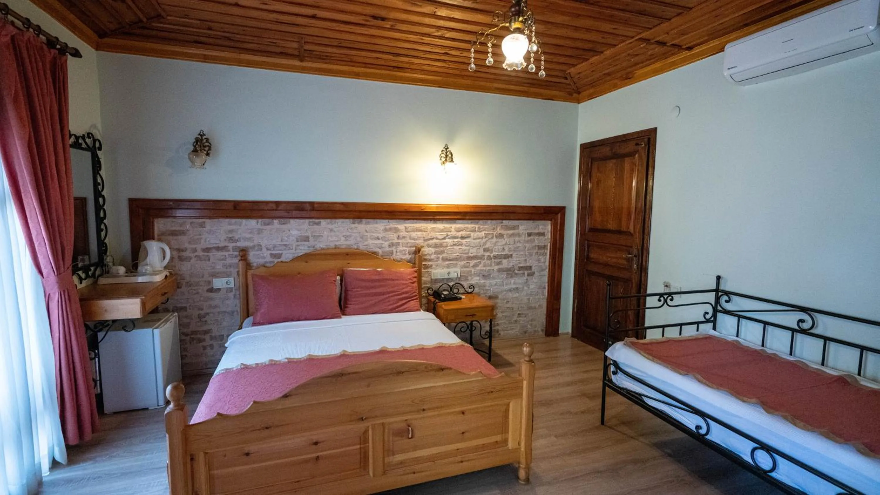 Photo of the whole room, Bed in Antalya Inn Hotel