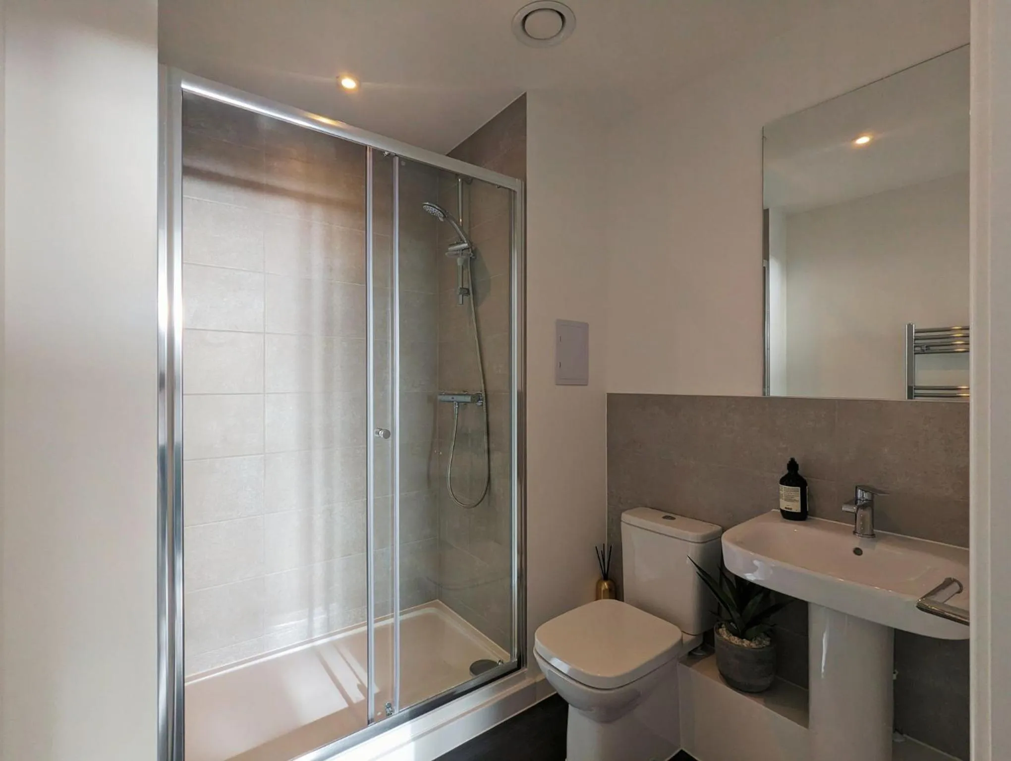 Shower in Charles Hope Southampton Waterside