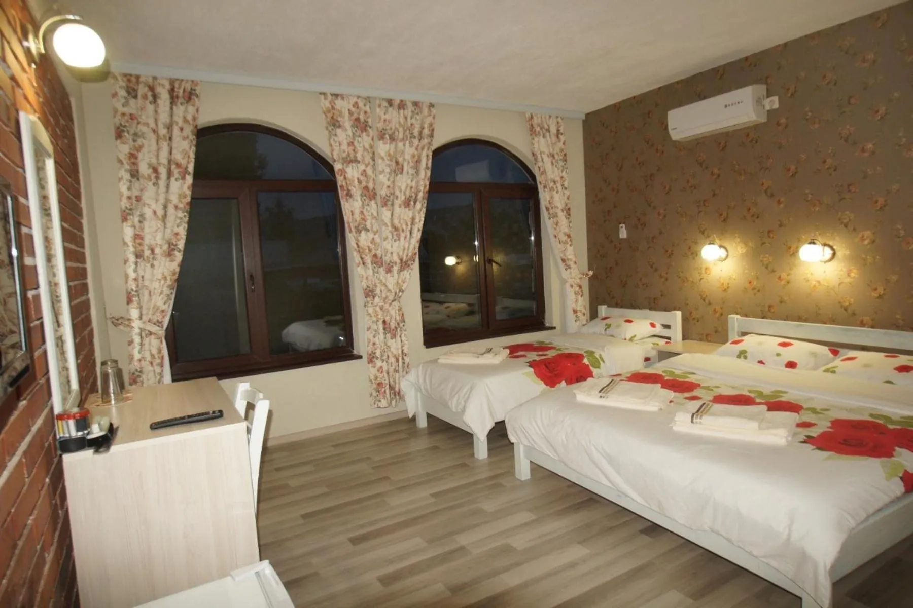 Restaurant/places to eat, Bed in Hotel Divna