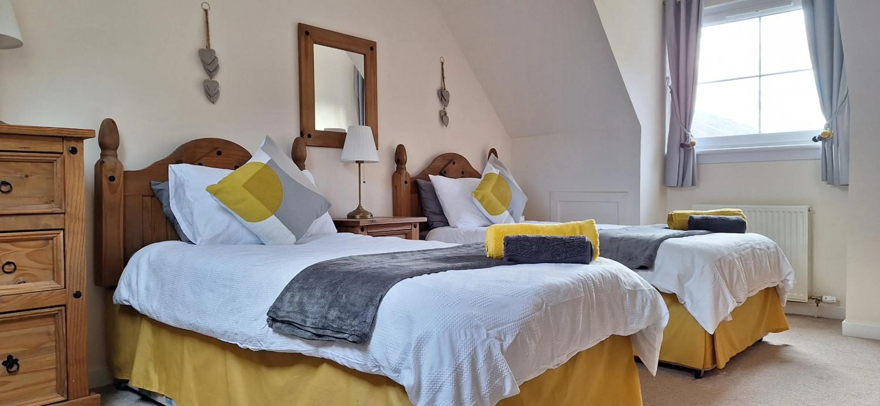 Bed in Ben Vorlich Cottage