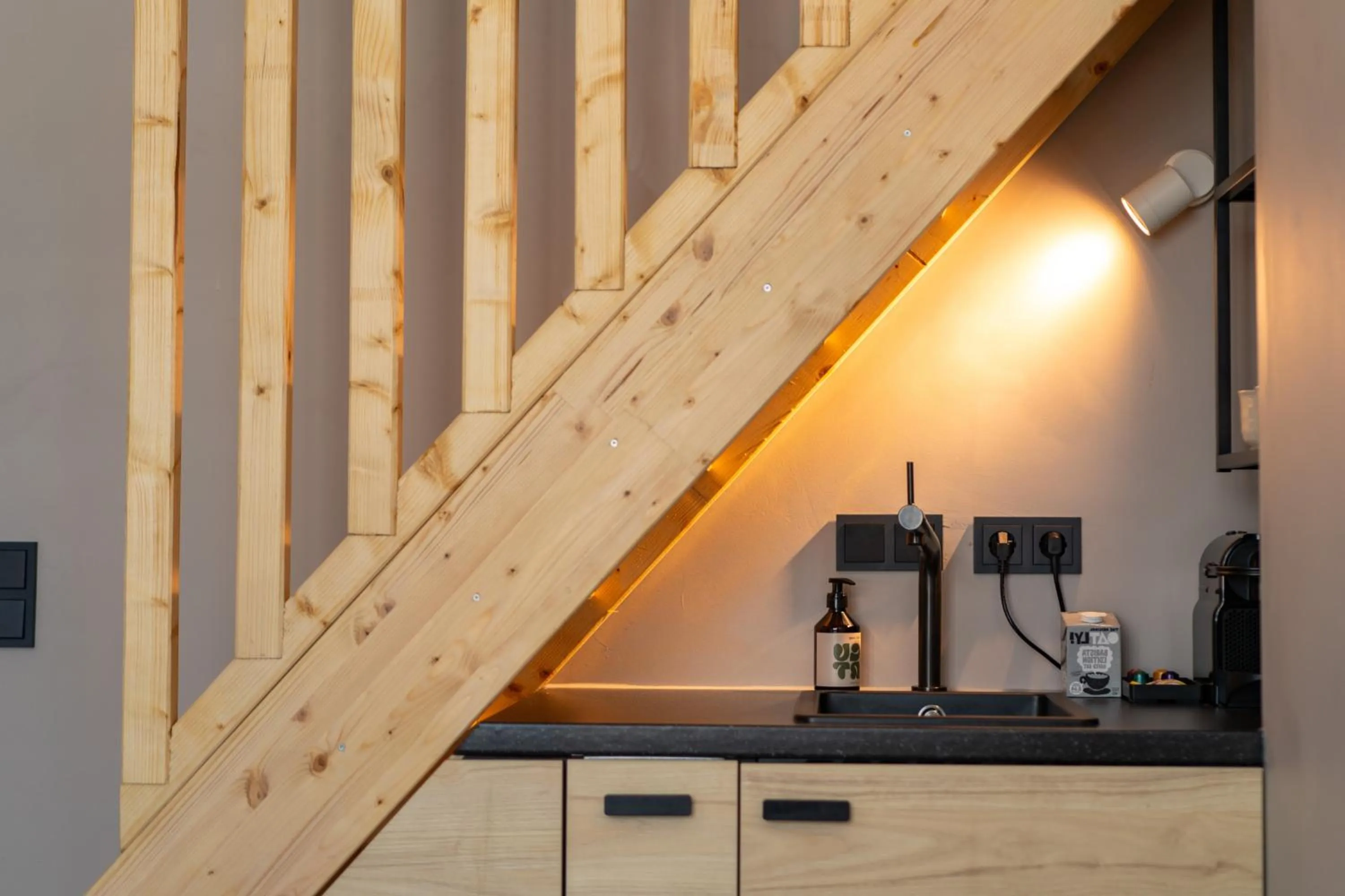 Kitchen or kitchenette in The Charming by Curt Suites