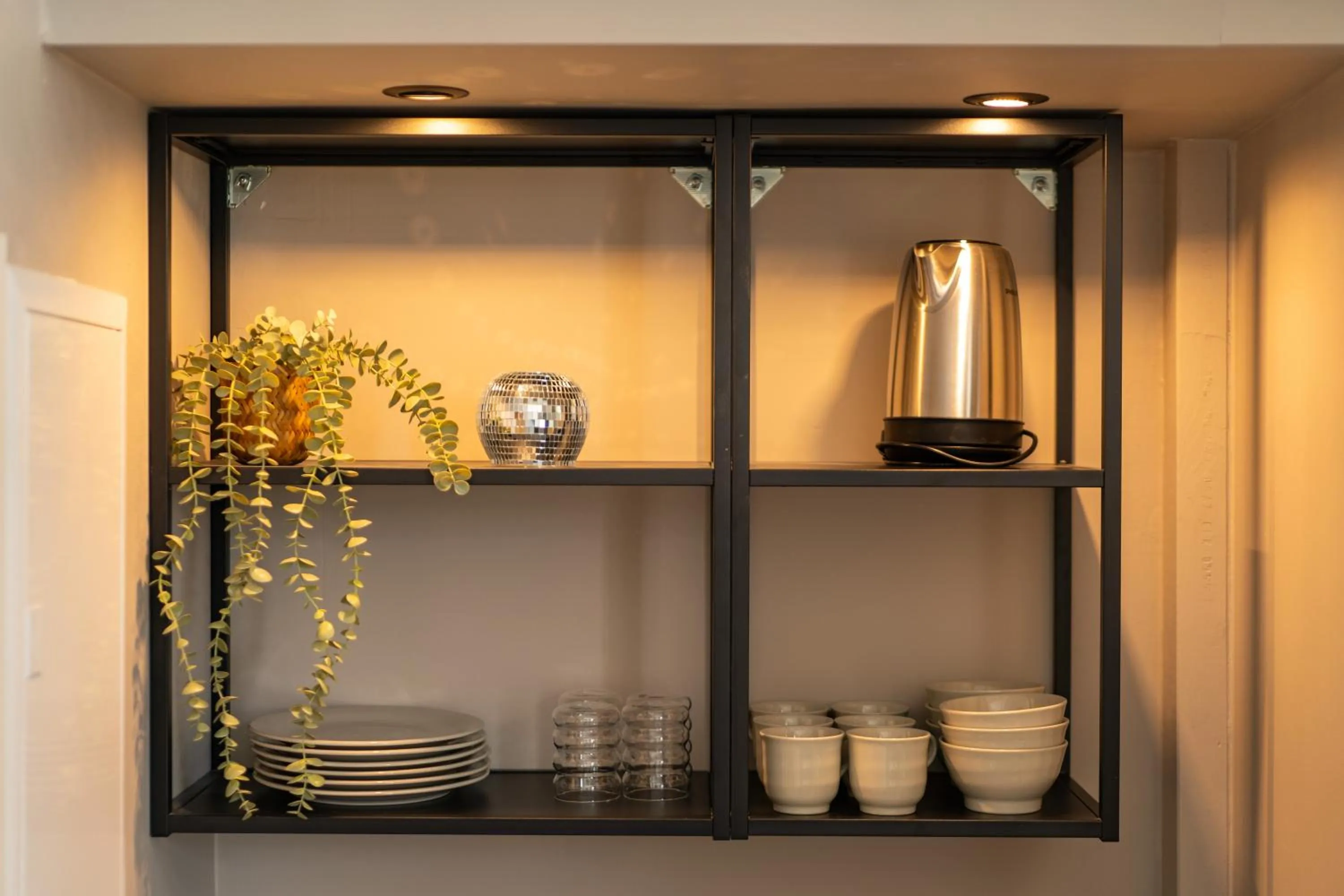 Kitchen or kitchenette in The Charming by Curt Suites