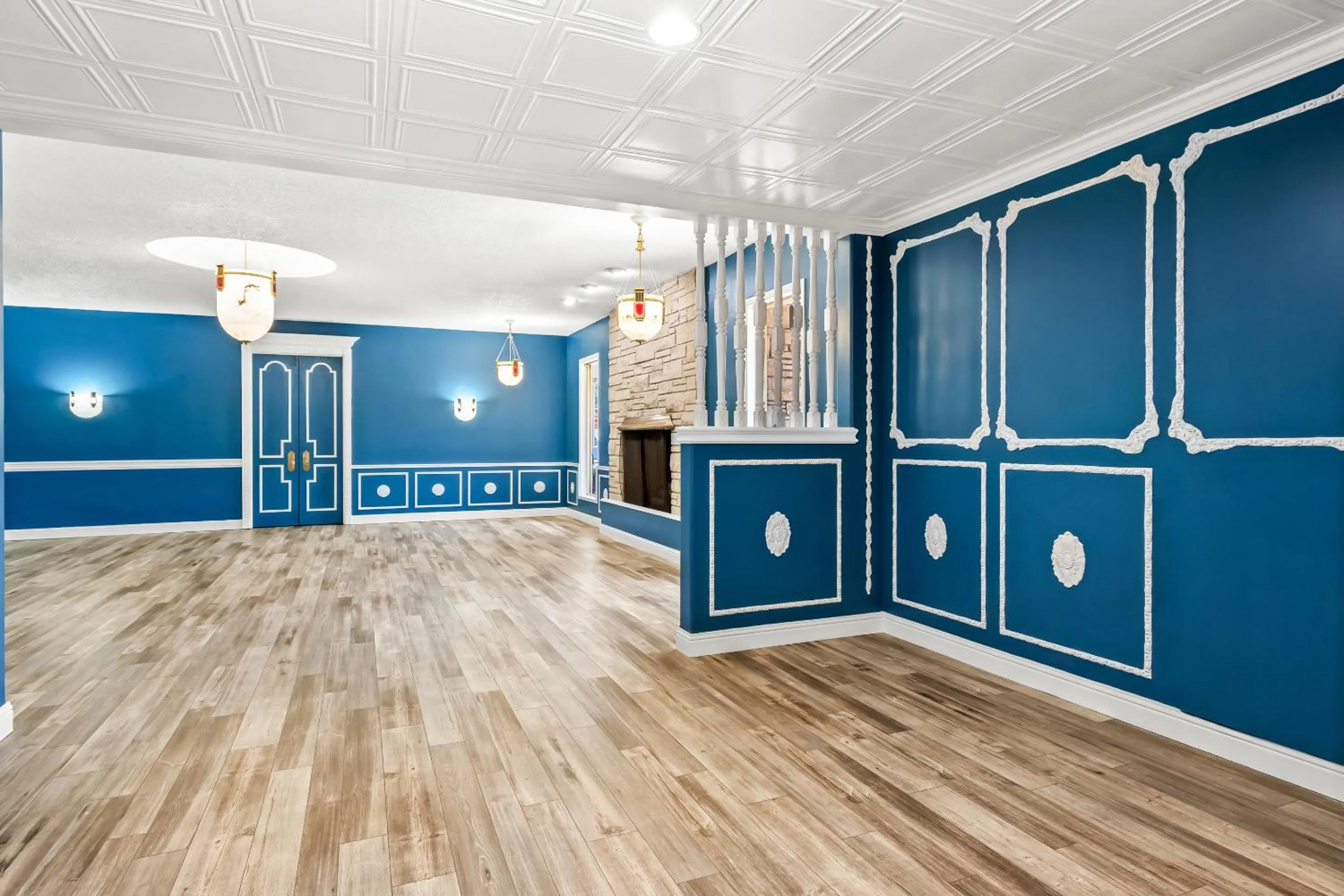 Meeting/conference room in HomeTowne Studios by Red Roof Yuba City Bonanza - Marysville