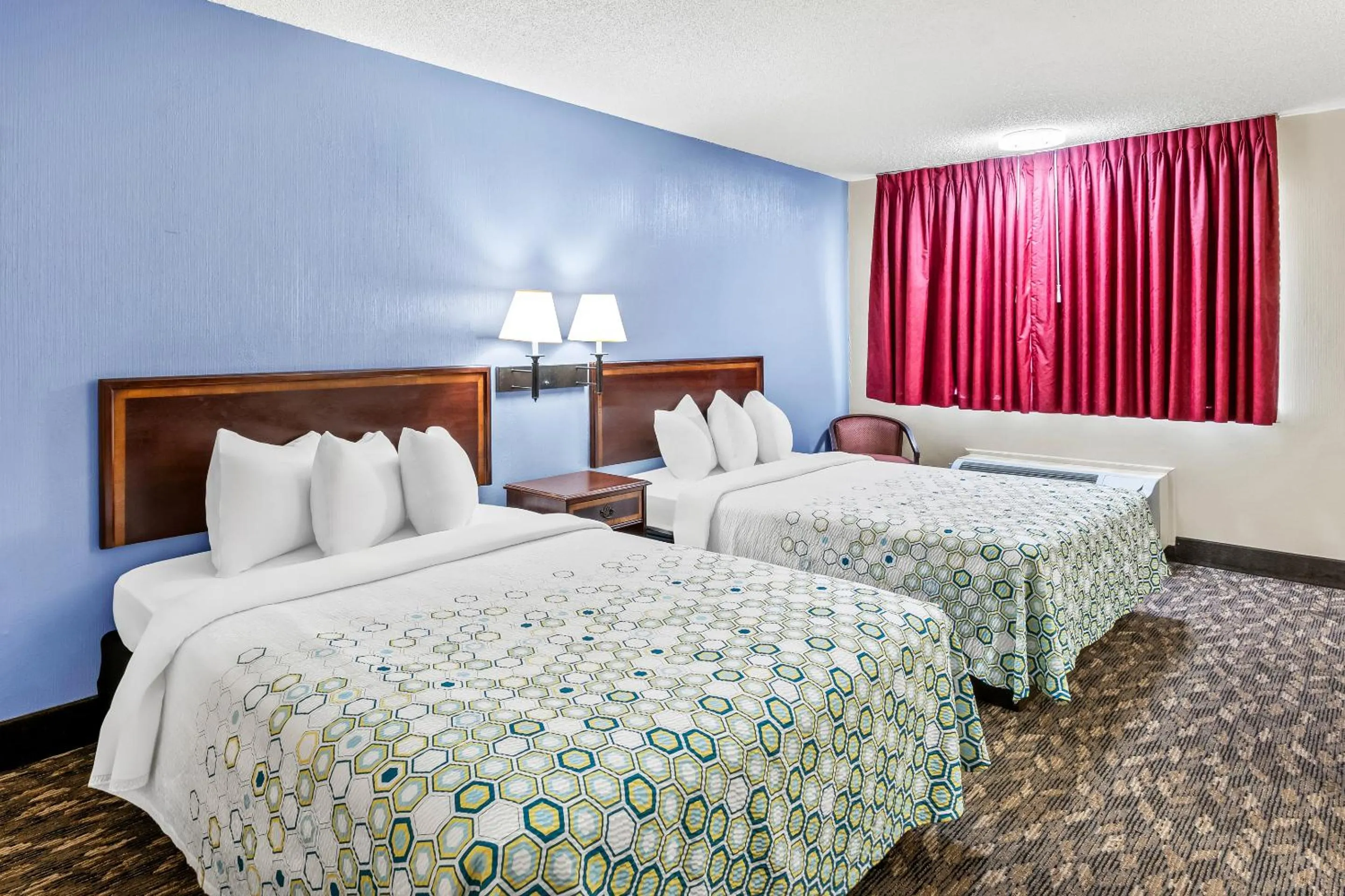 Photo of the whole room, Bed in HomeTowne Studios by Red Roof Yuba City Bonanza - Marysville