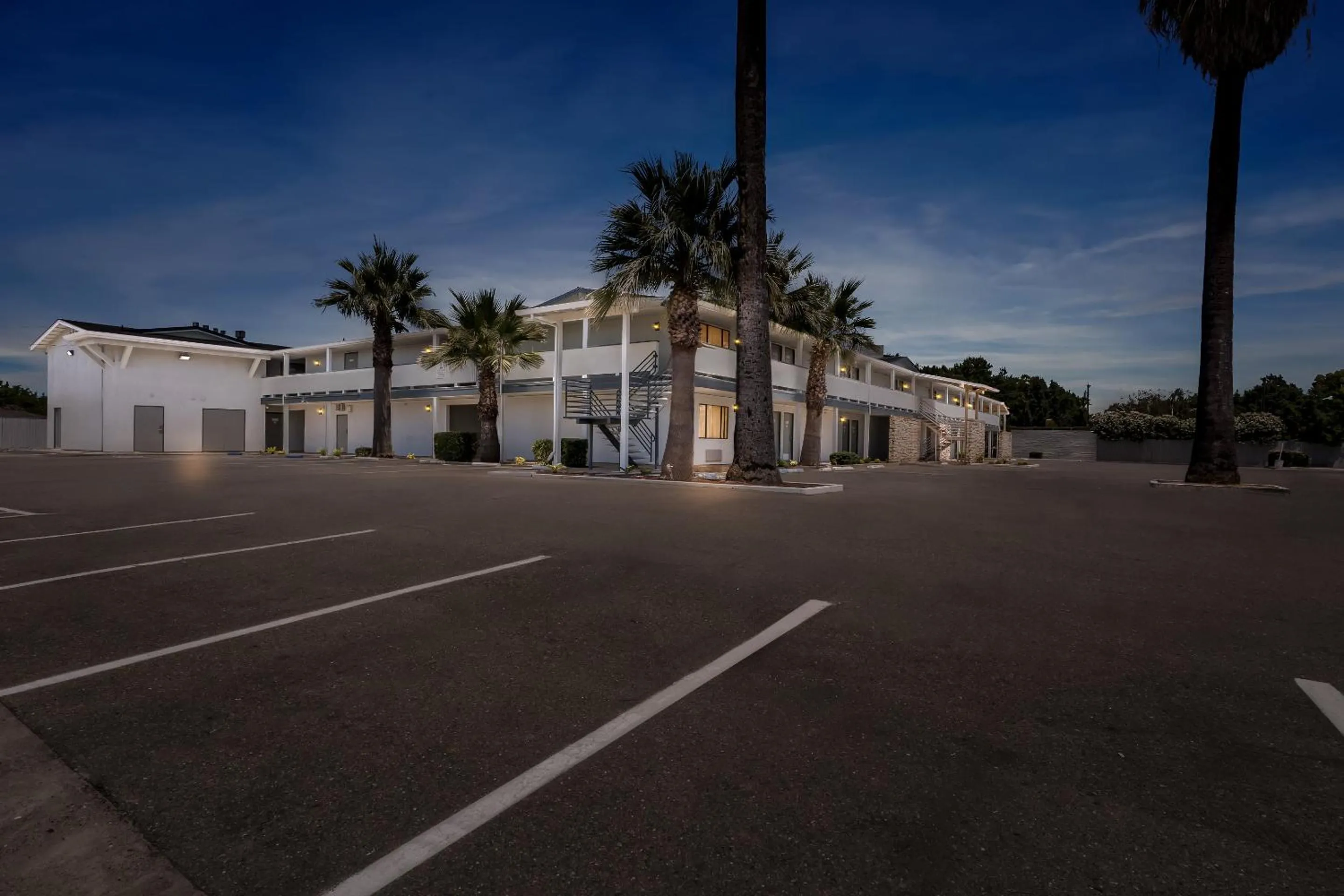 Facade/entrance in HomeTowne Studios by Red Roof Yuba City Bonanza - Marysville