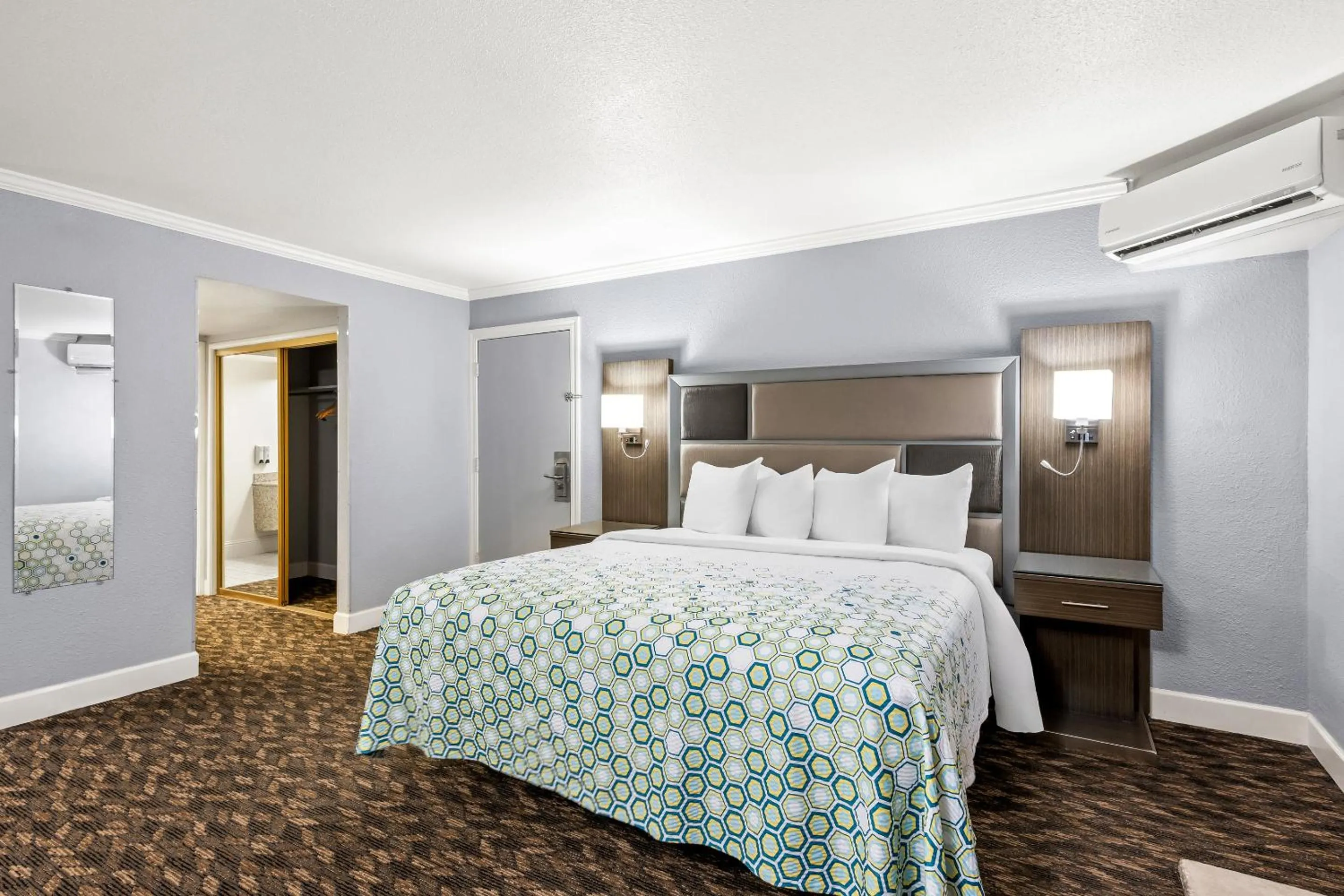 Photo of the whole room, Bed in HomeTowne Studios by Red Roof Yuba City Bonanza - Marysville