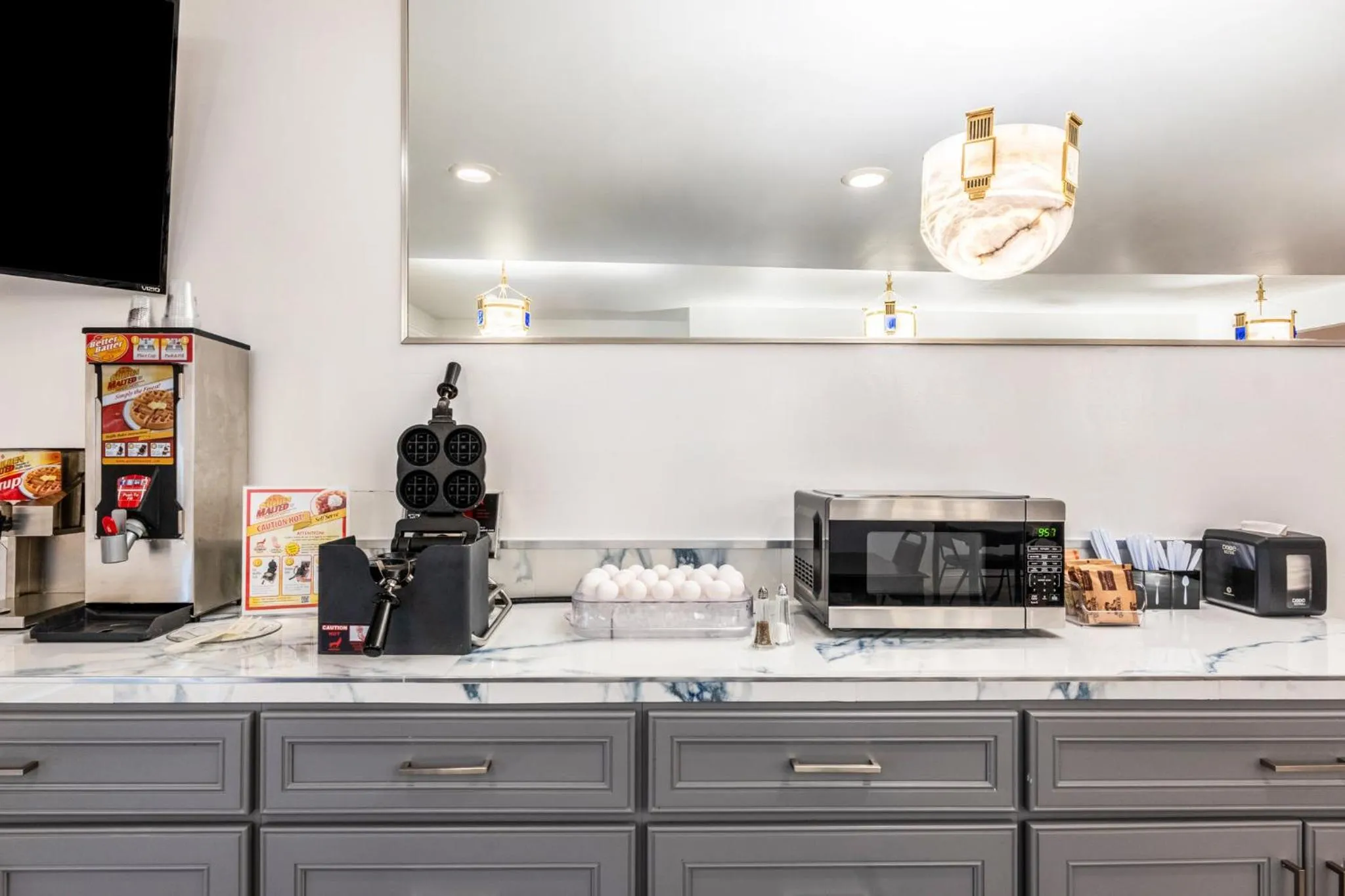 Breakfast in HomeTowne Studios by Red Roof Yuba City Bonanza - Marysville