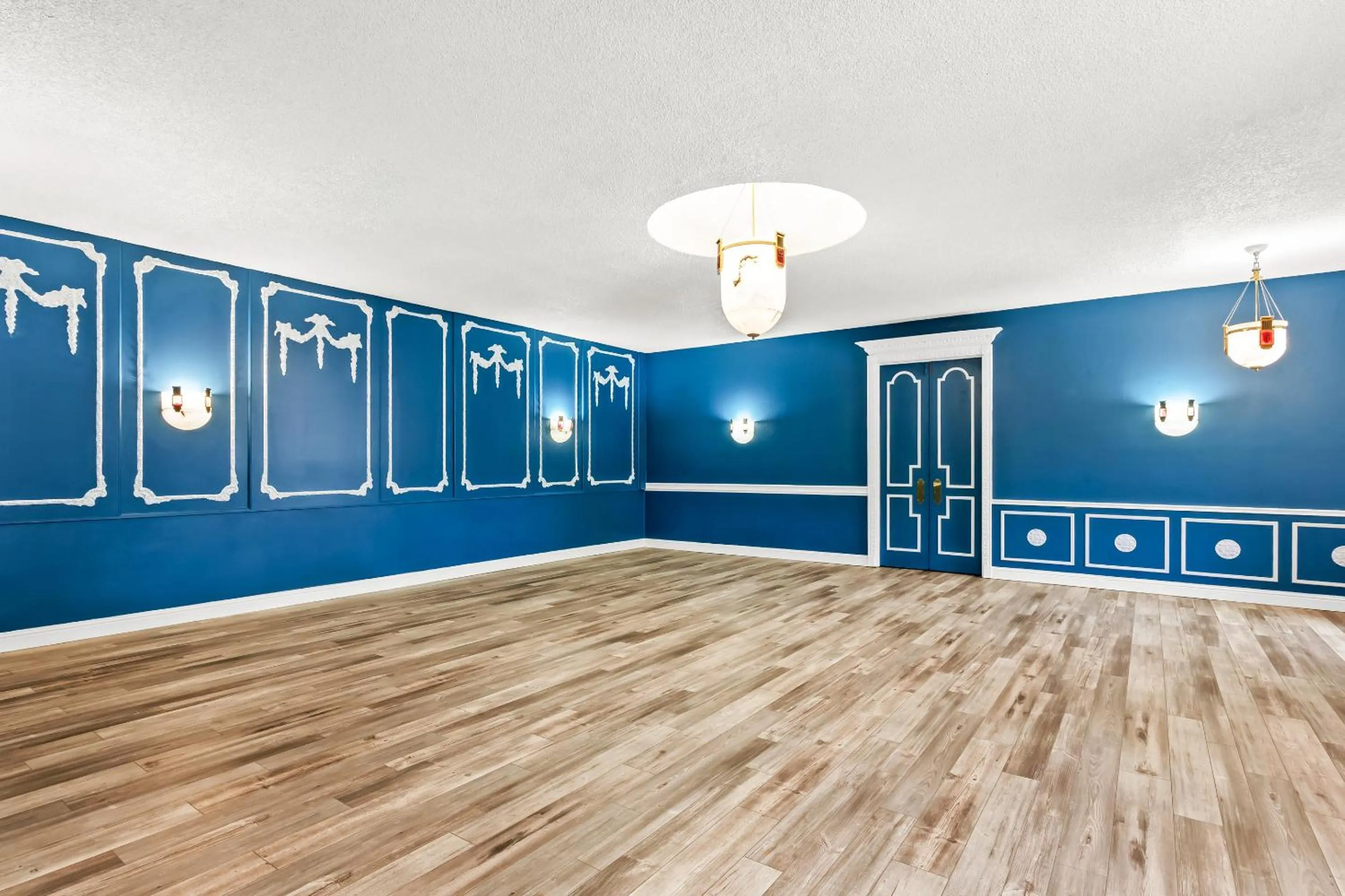 Meeting/conference room in HomeTowne Studios by Red Roof Yuba City Bonanza - Marysville