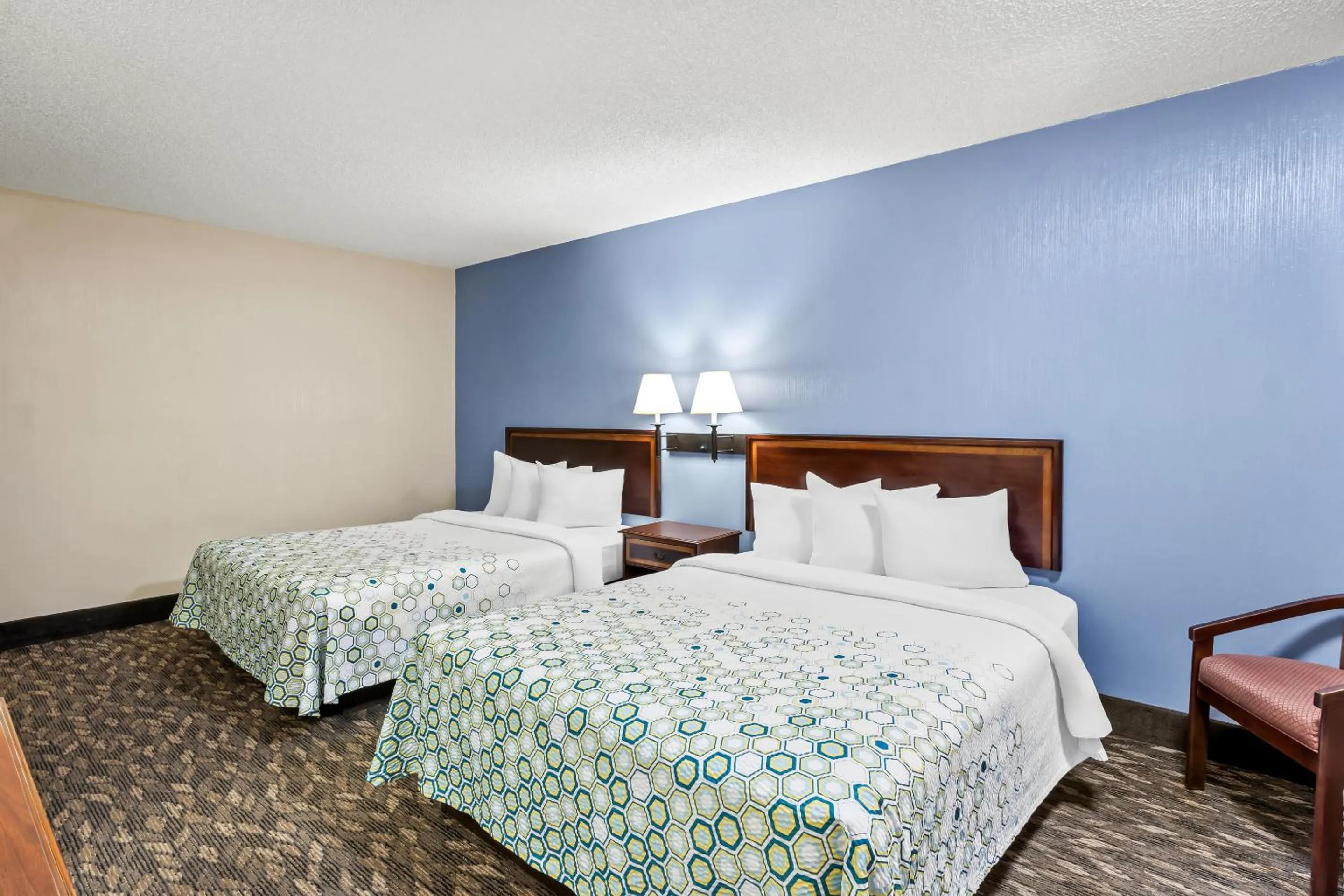 Photo of the whole room, Bed in HomeTowne Studios by Red Roof Yuba City Bonanza - Marysville