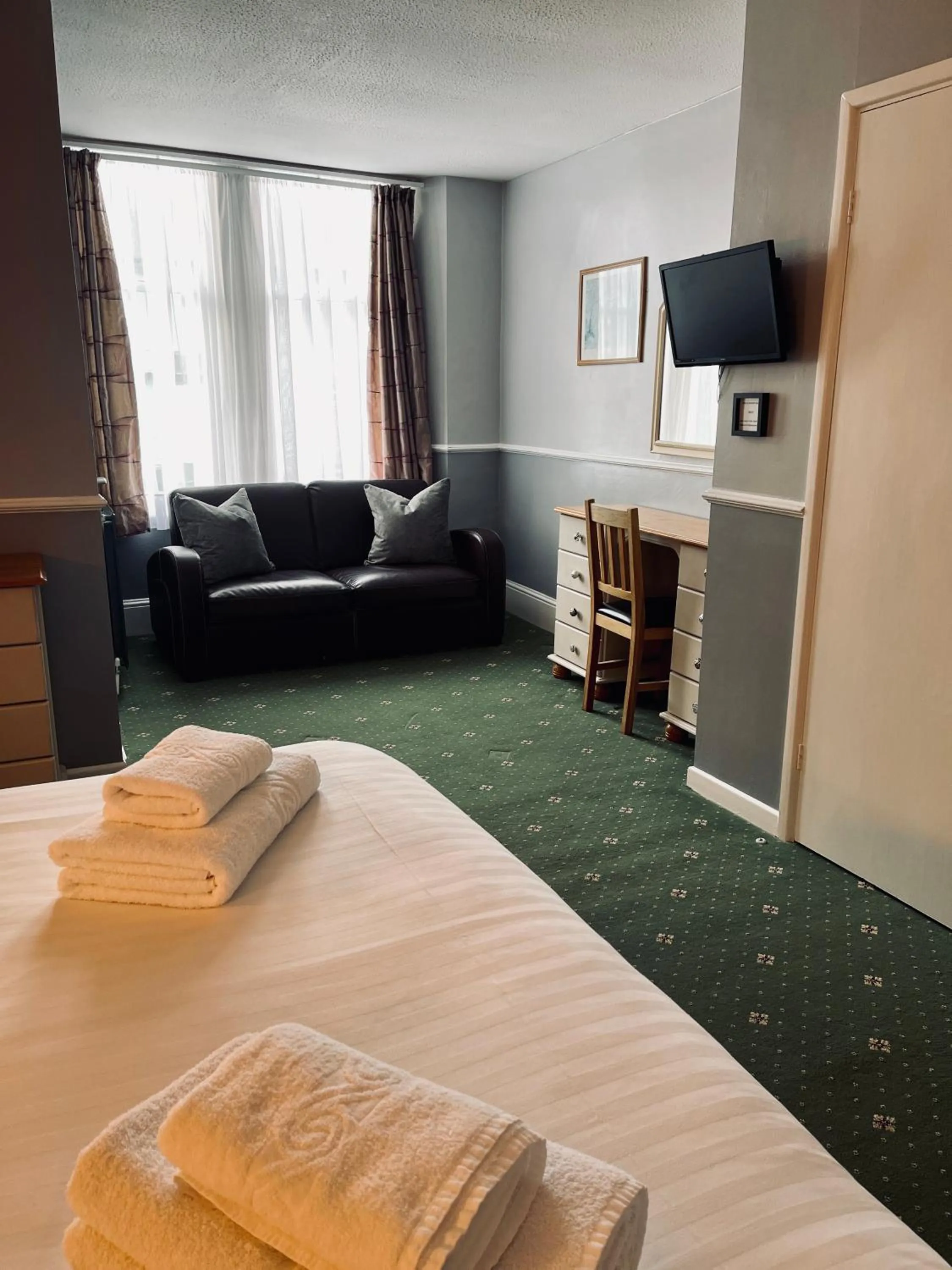 Photo of the whole room in Palm Court B&B