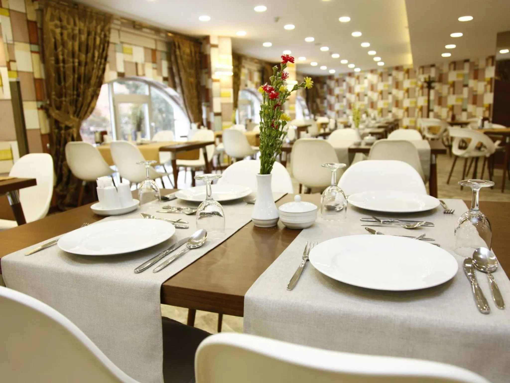 Restaurant/places to eat in Feyzan Hotel