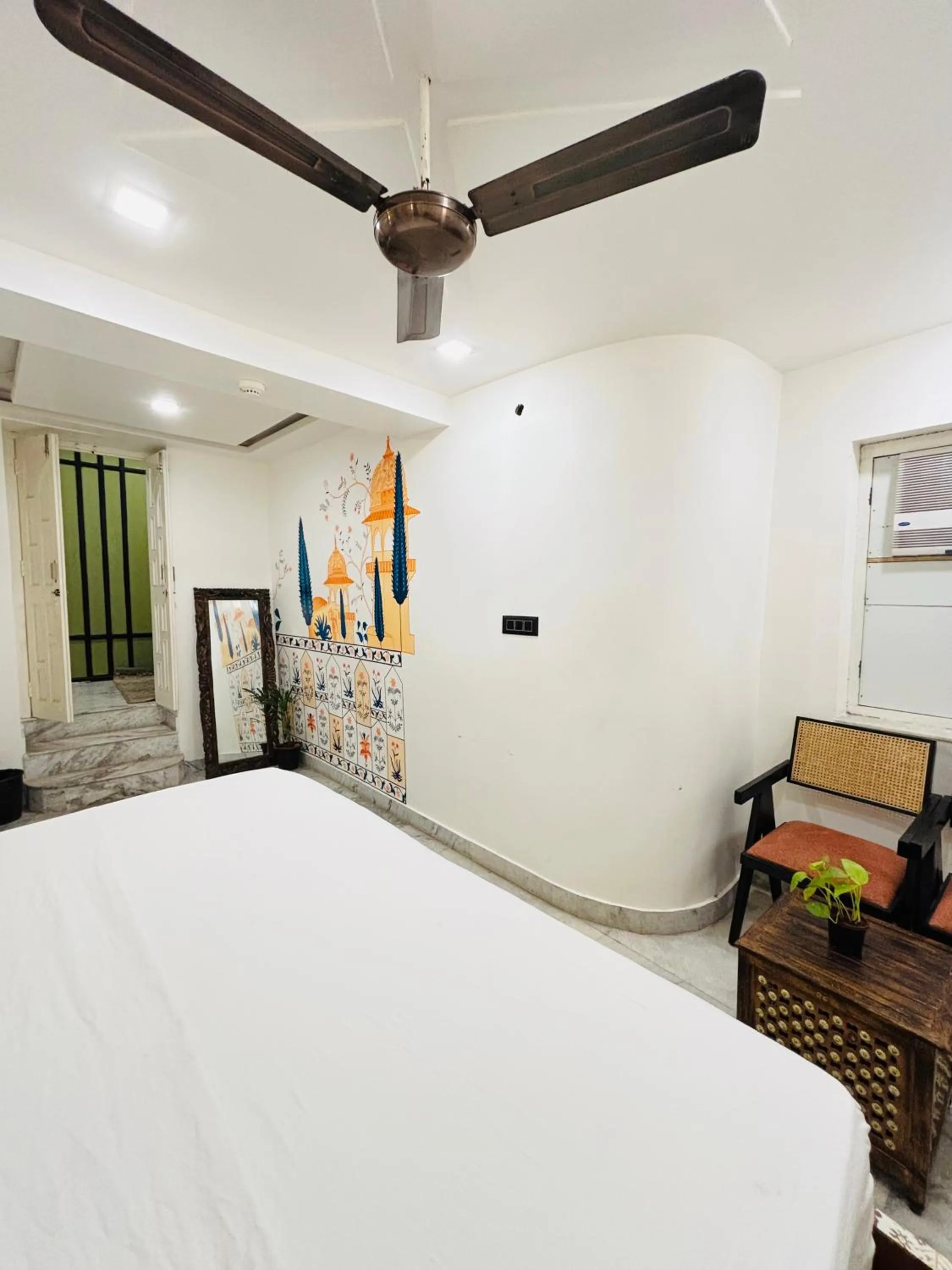Photo of the whole room, Bed in 3 Raahi Udaipur