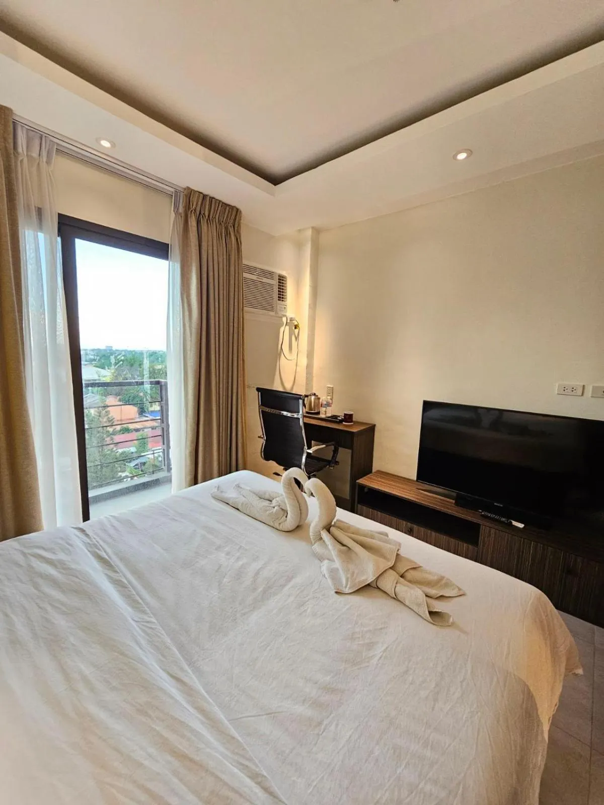 Photo of the whole room, Bed in Valentino's Hotel