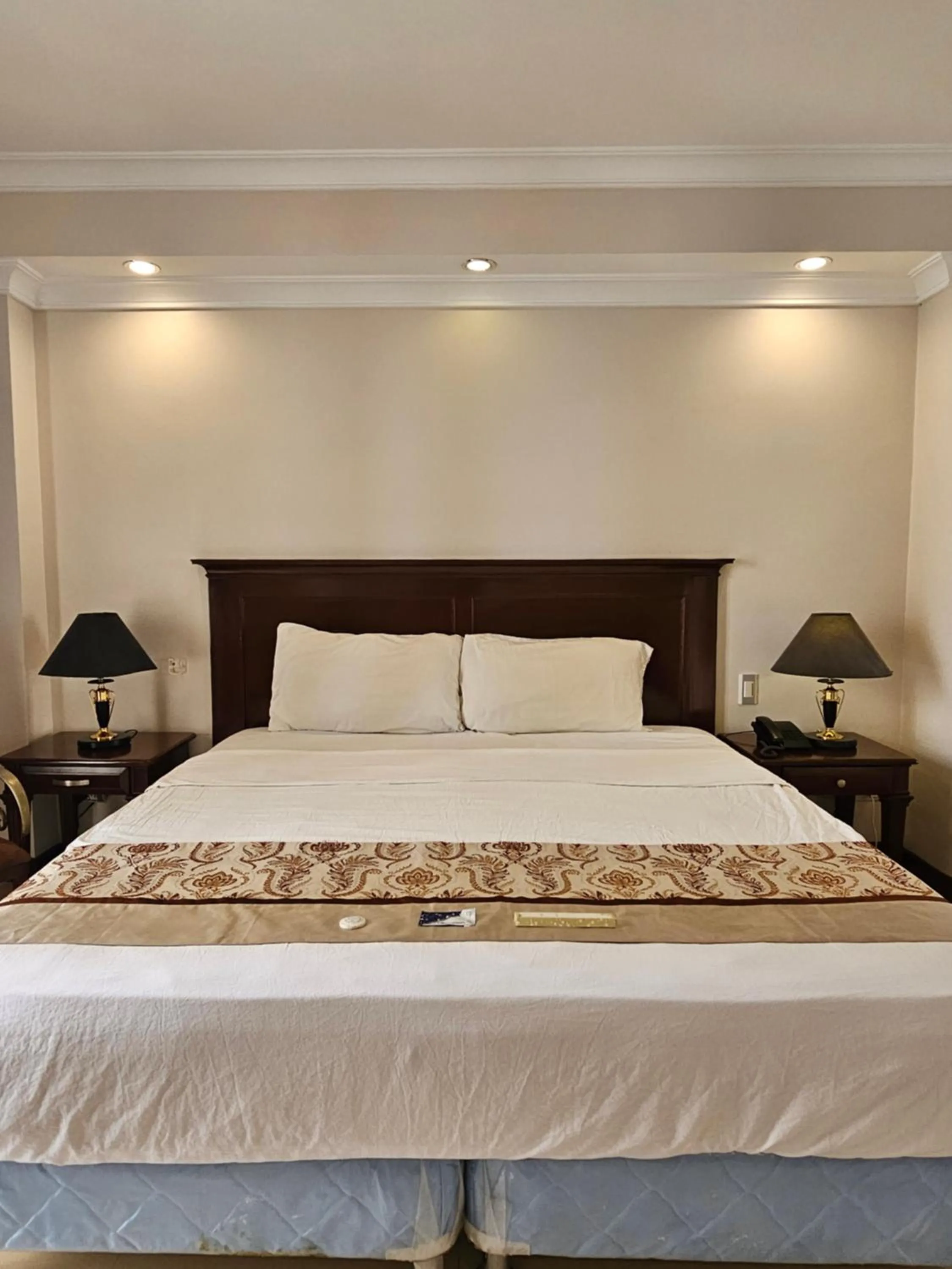 Bedroom, Bed in Valentino's Hotel