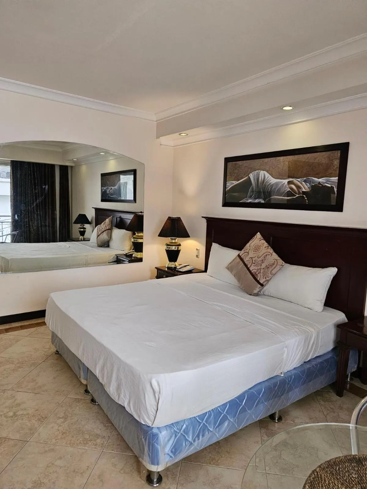 Photo of the whole room, Bed in Valentino's Hotel