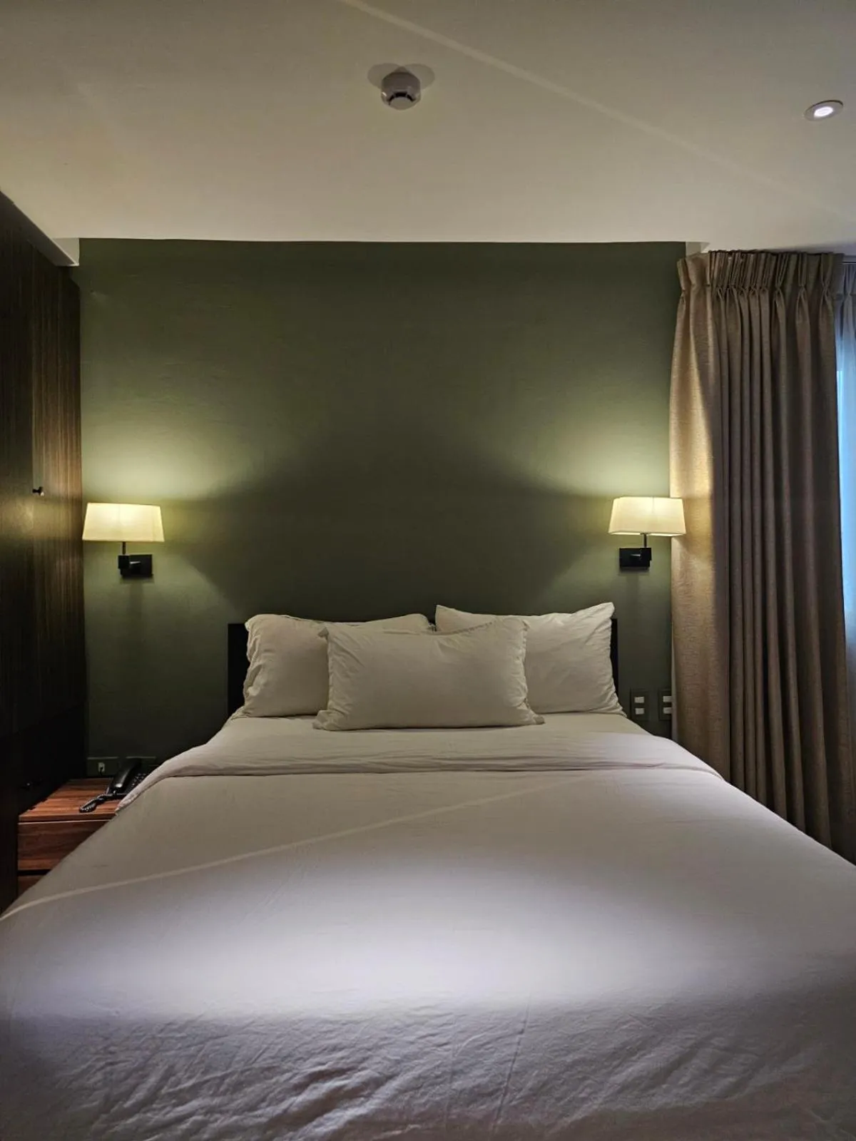 Bedroom, Bed in Valentino's Hotel