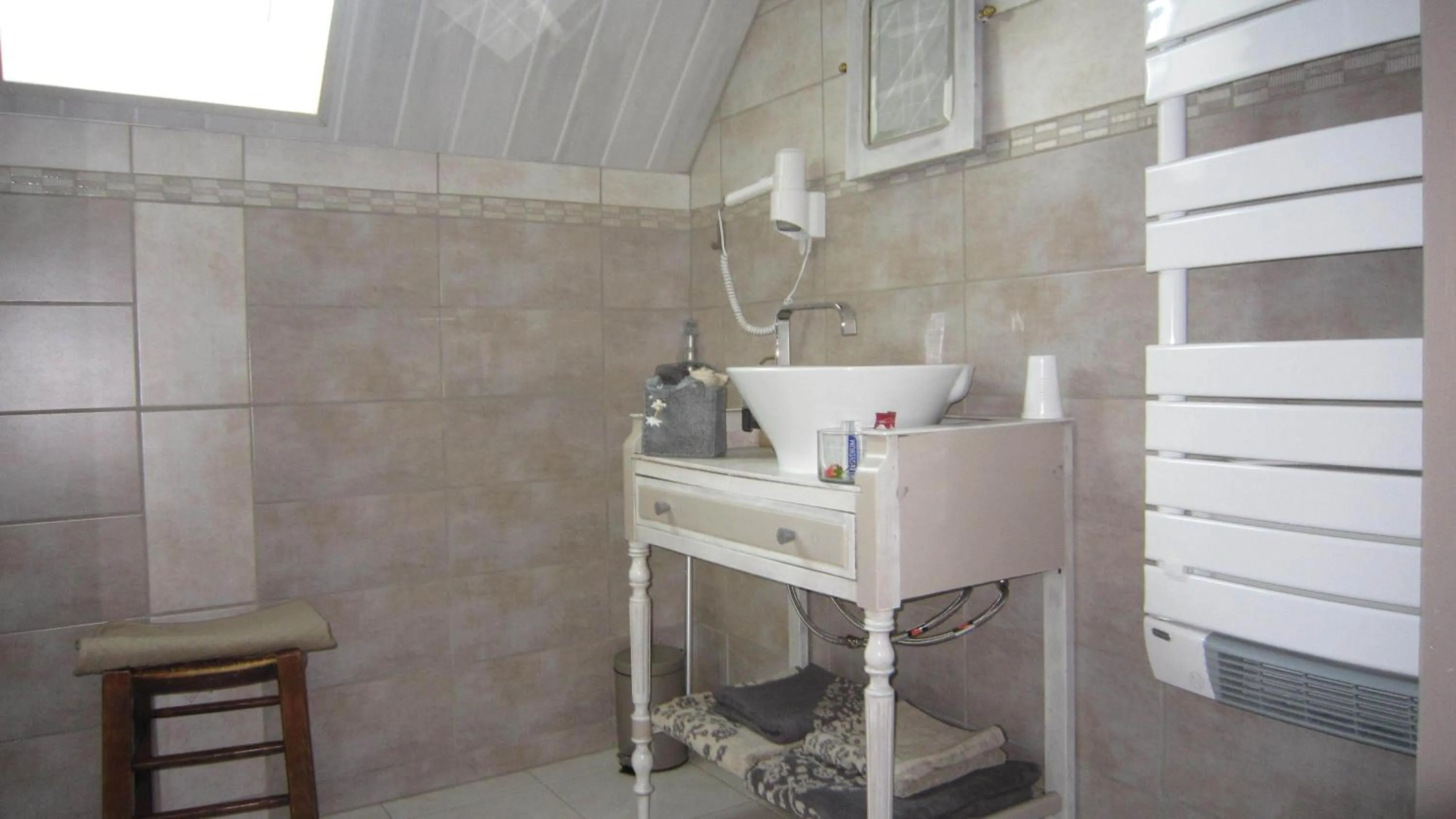 Bathroom in Au Chardon Bleu