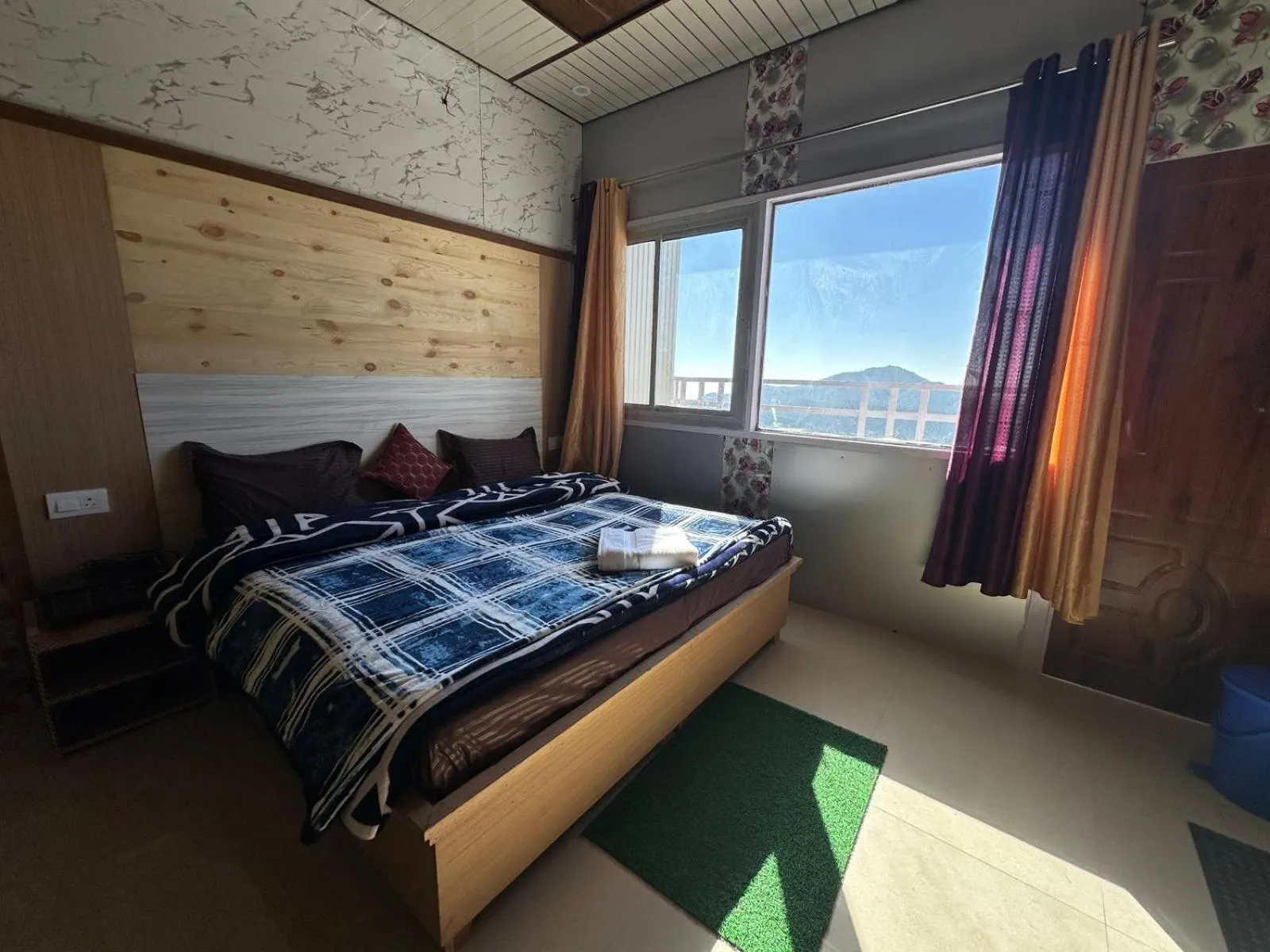 Kanatal's Valley View INN