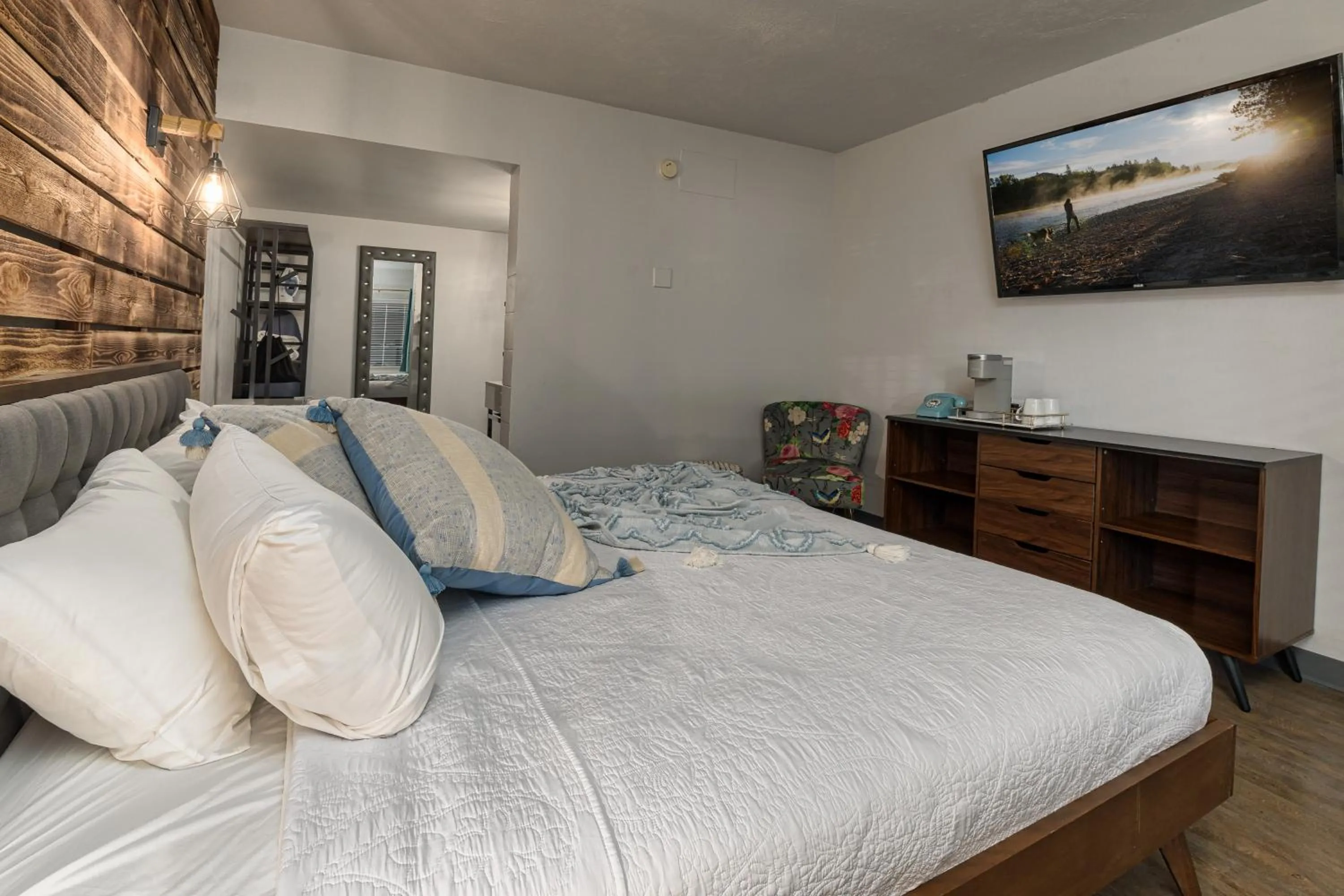 Photo of the whole room in Bel Aire Motel