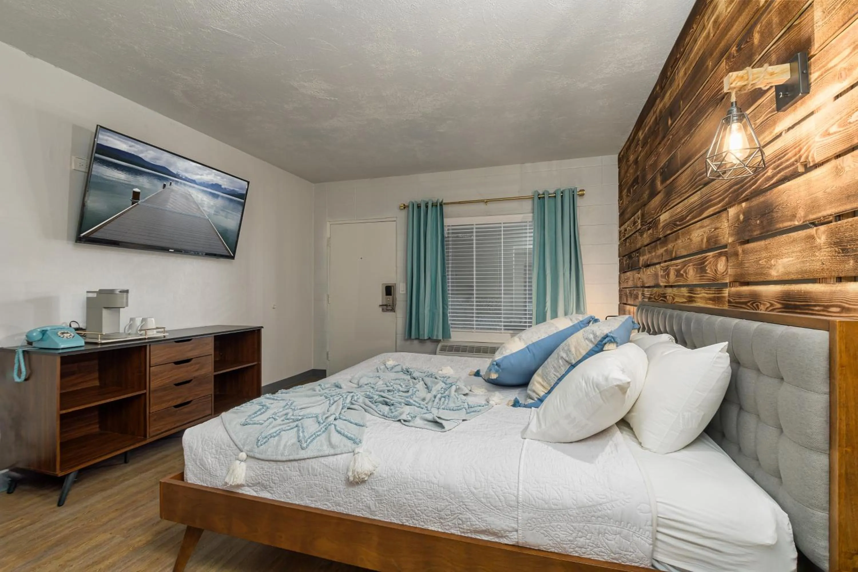 Photo of the whole room in Bel Aire Motel