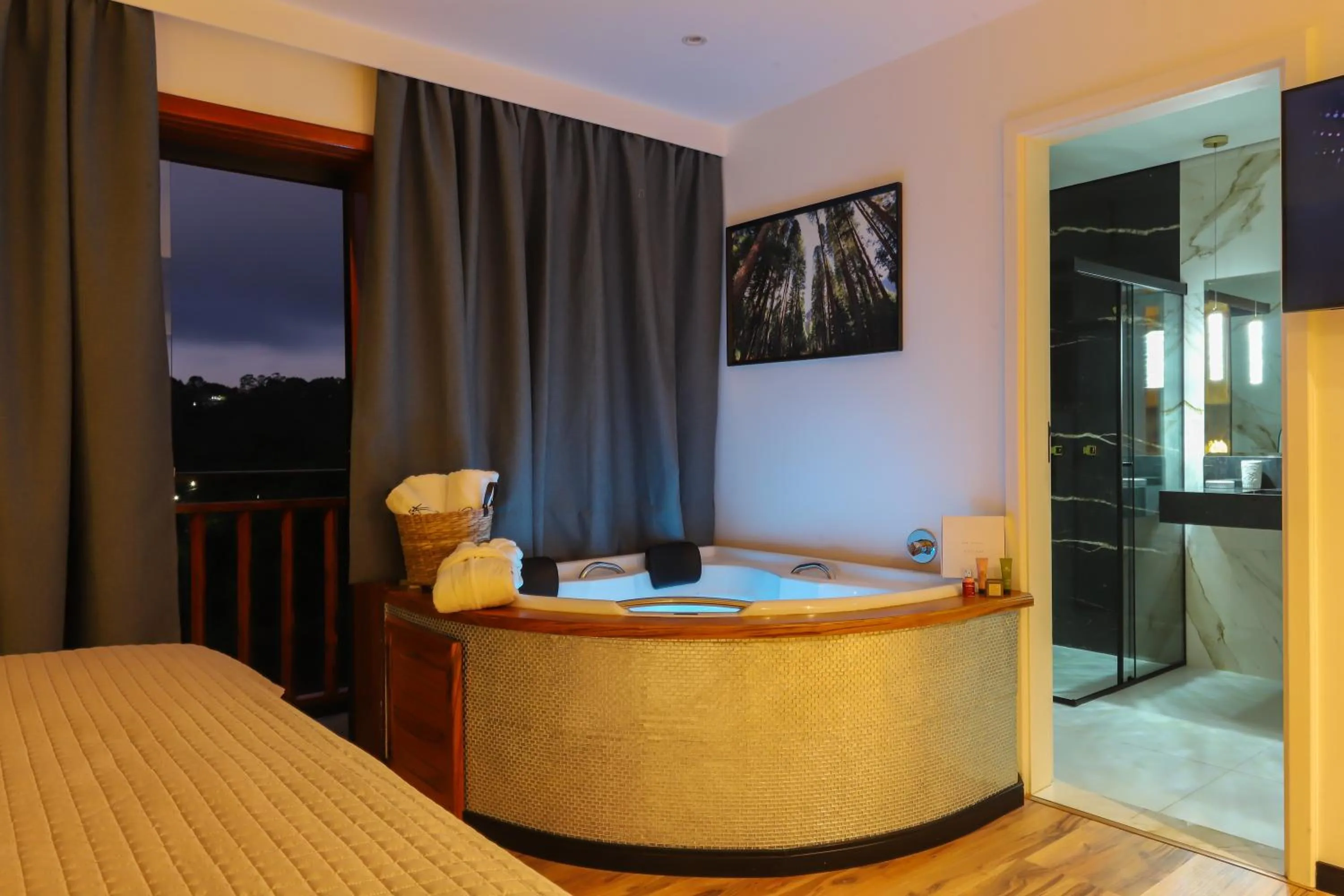 Hot Tub, Bed in La Vita Pousada de Charme