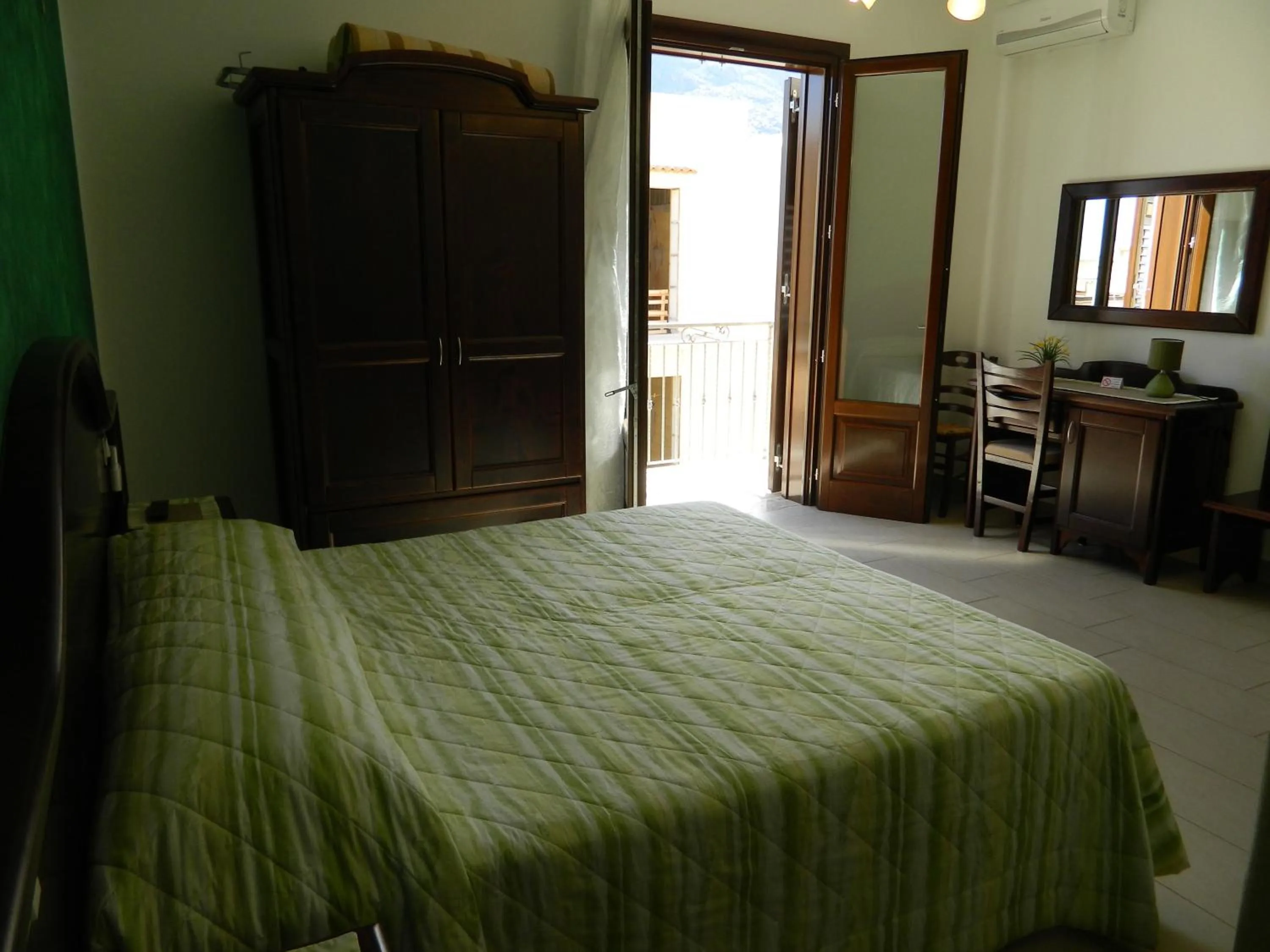 Bed in Baia Santa Margherita B&B