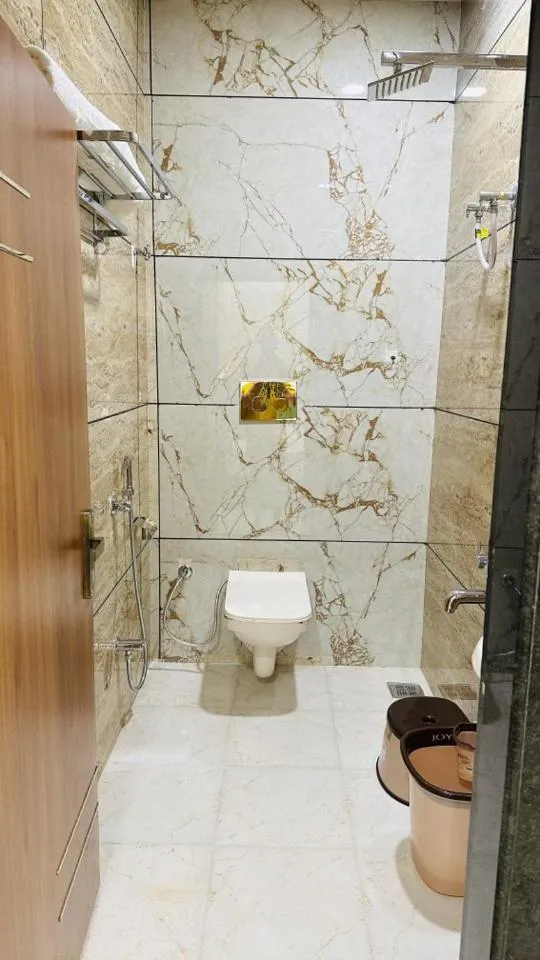 Toilet in Hotel Ratnam Palace Maheshwar