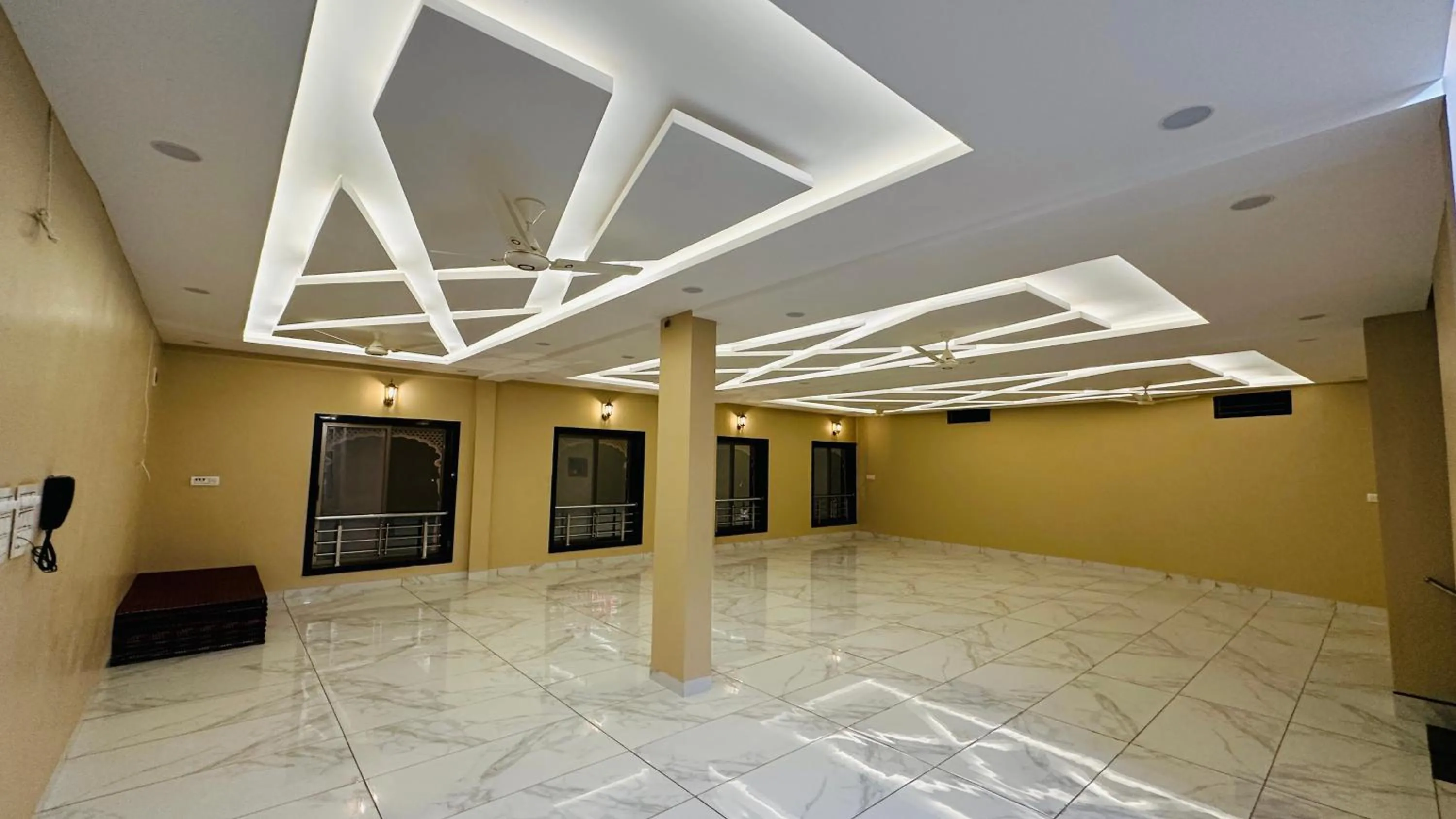 Restaurant/places to eat in Hotel Ratnam Palace Maheshwar