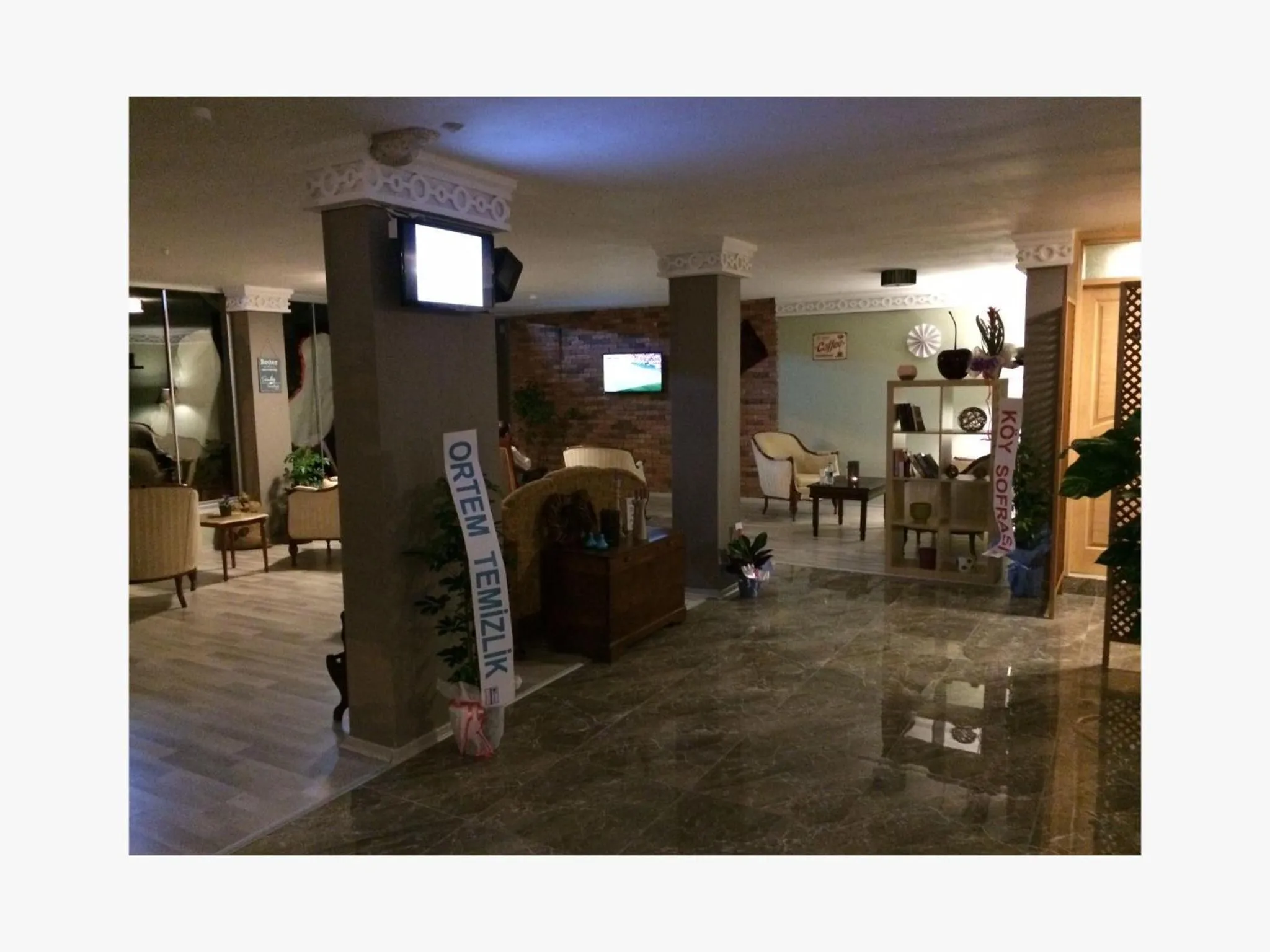 Communal lounge/ TV room in Hotel Hugo