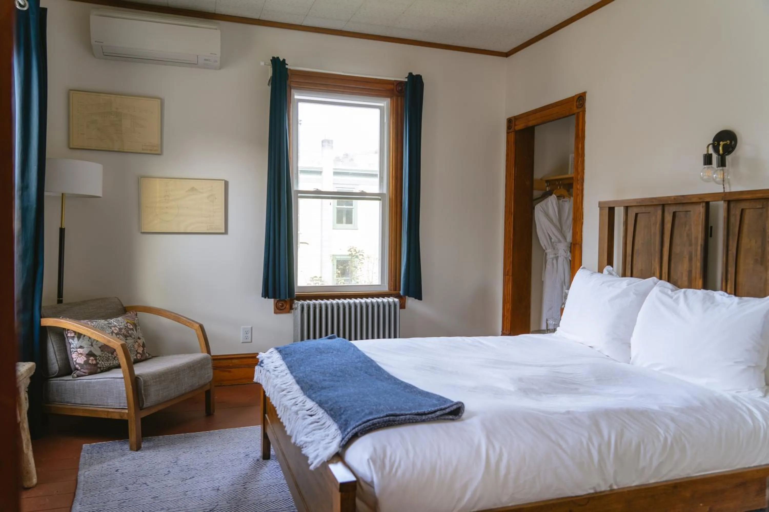 Bed in The North Branch Inn