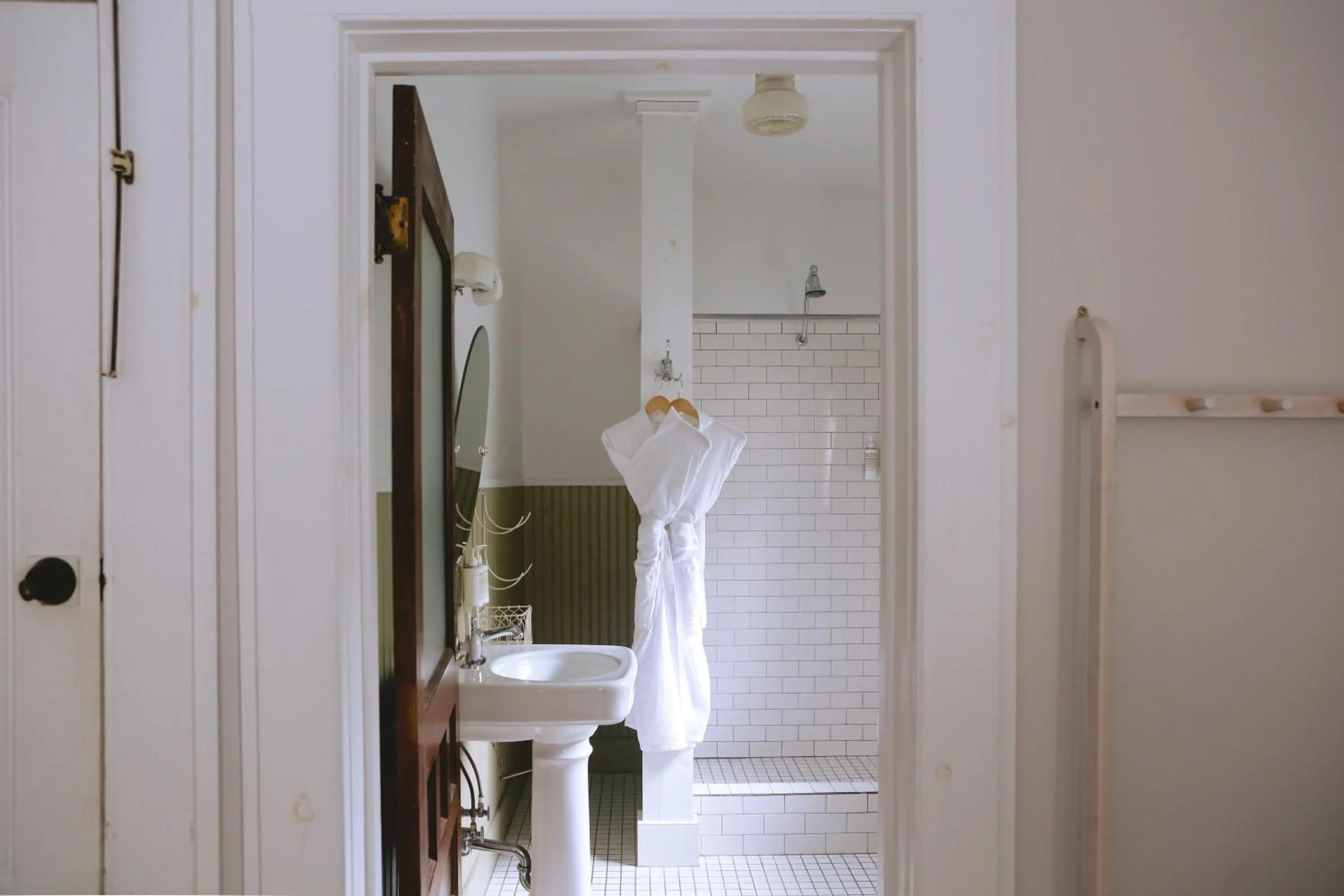 Shower in The North Branch Inn