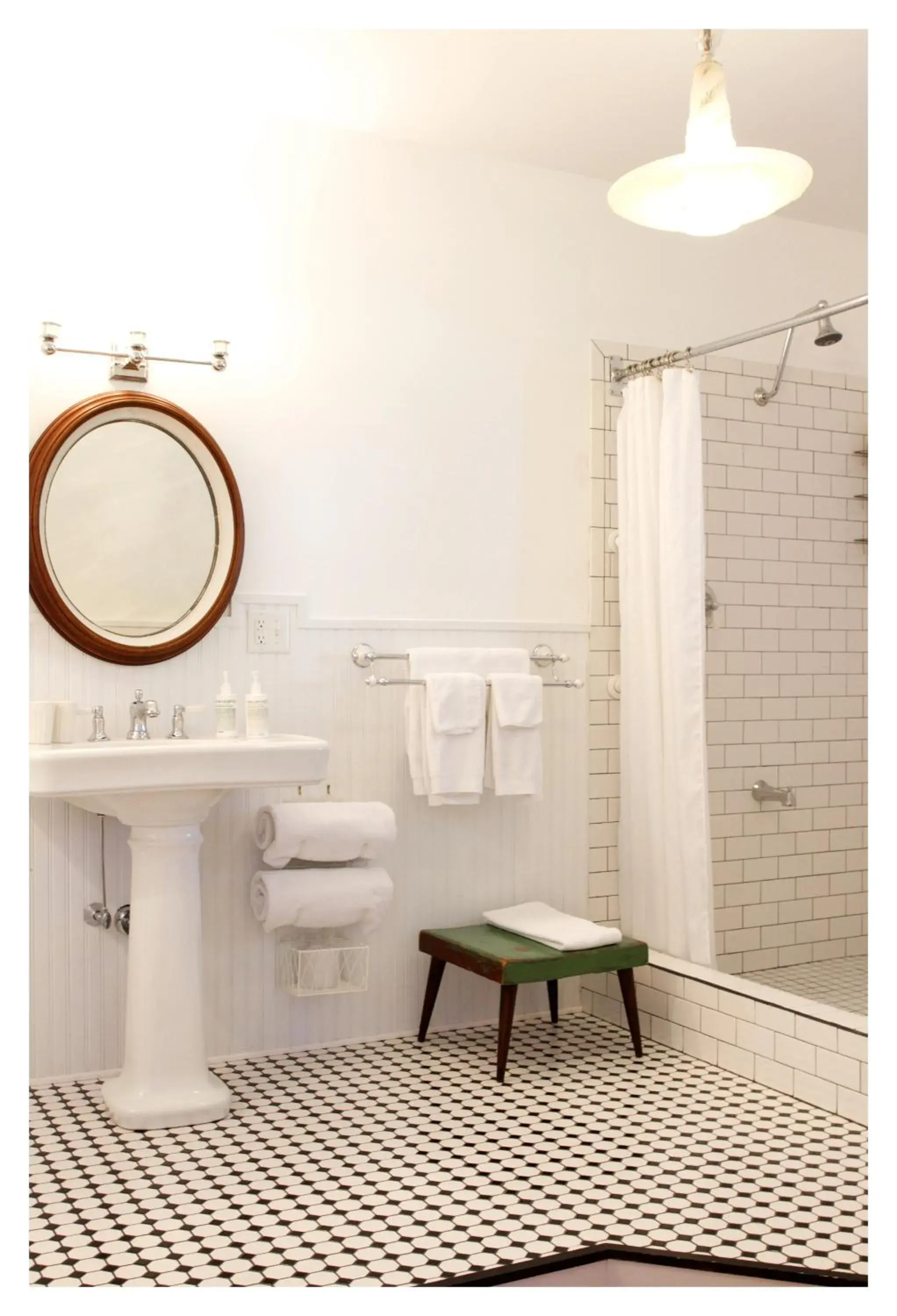 Classic Triple Room in The North Branch Inn Classic Triple Room in The North Branch Inn