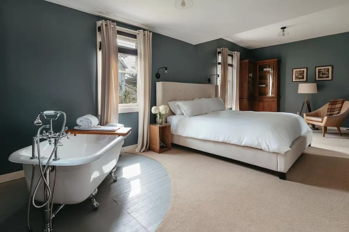 Bed in The North Branch Inn