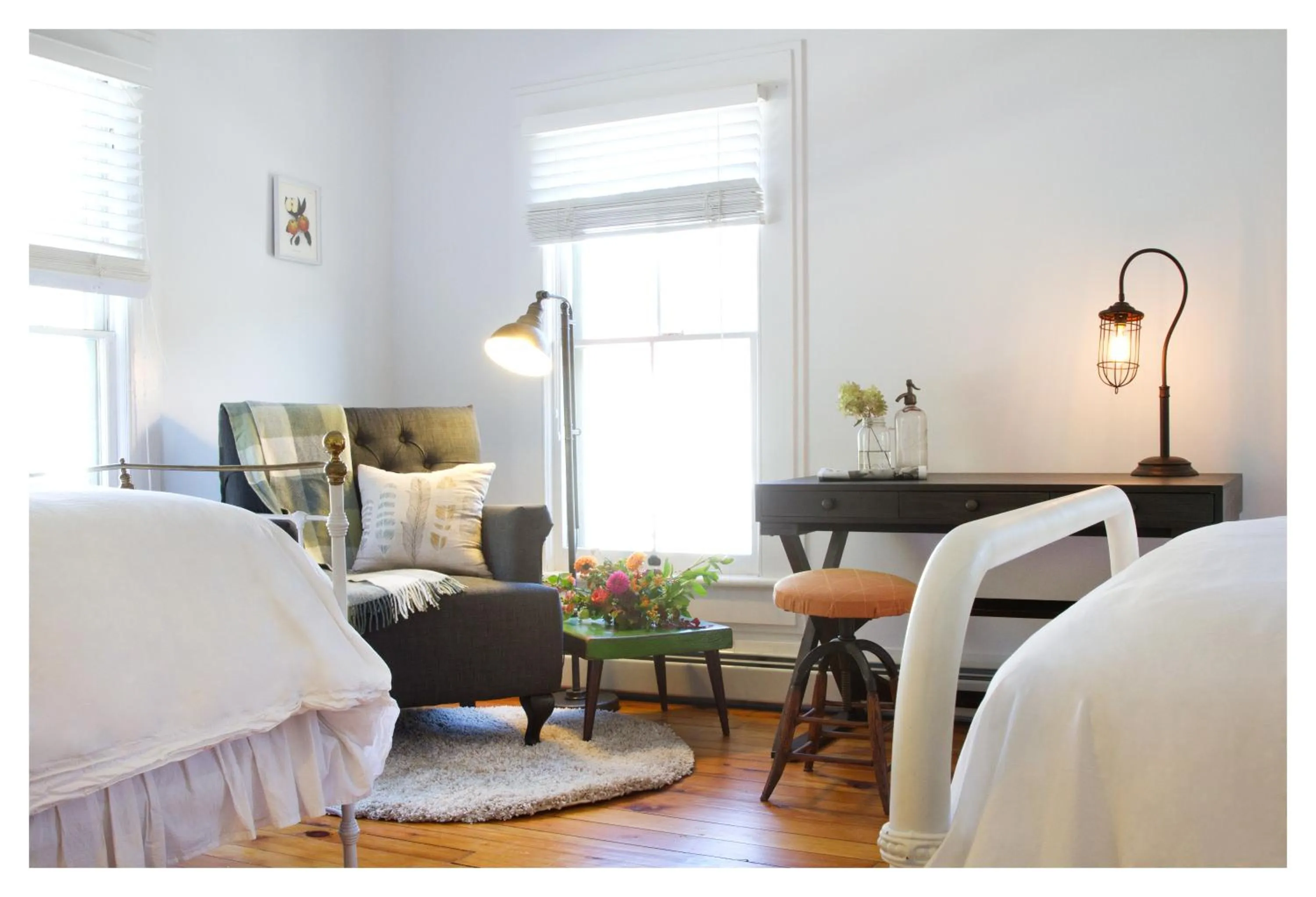 Seating area, Bed in The North Branch Inn