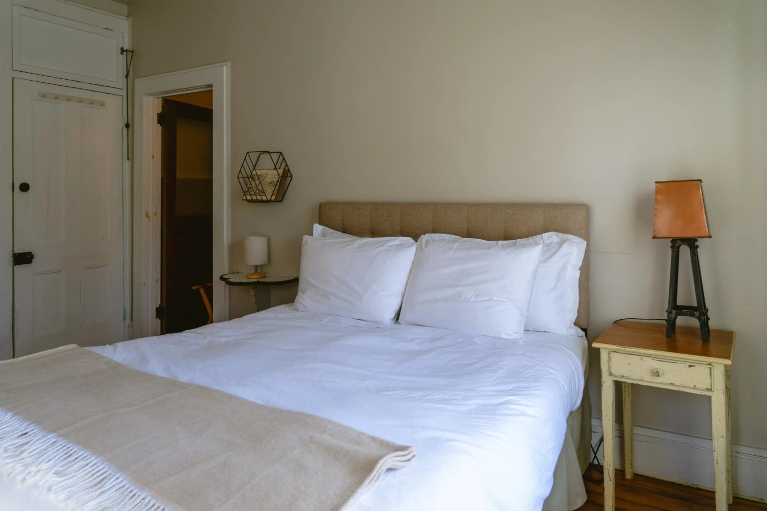 Bed in The North Branch Inn