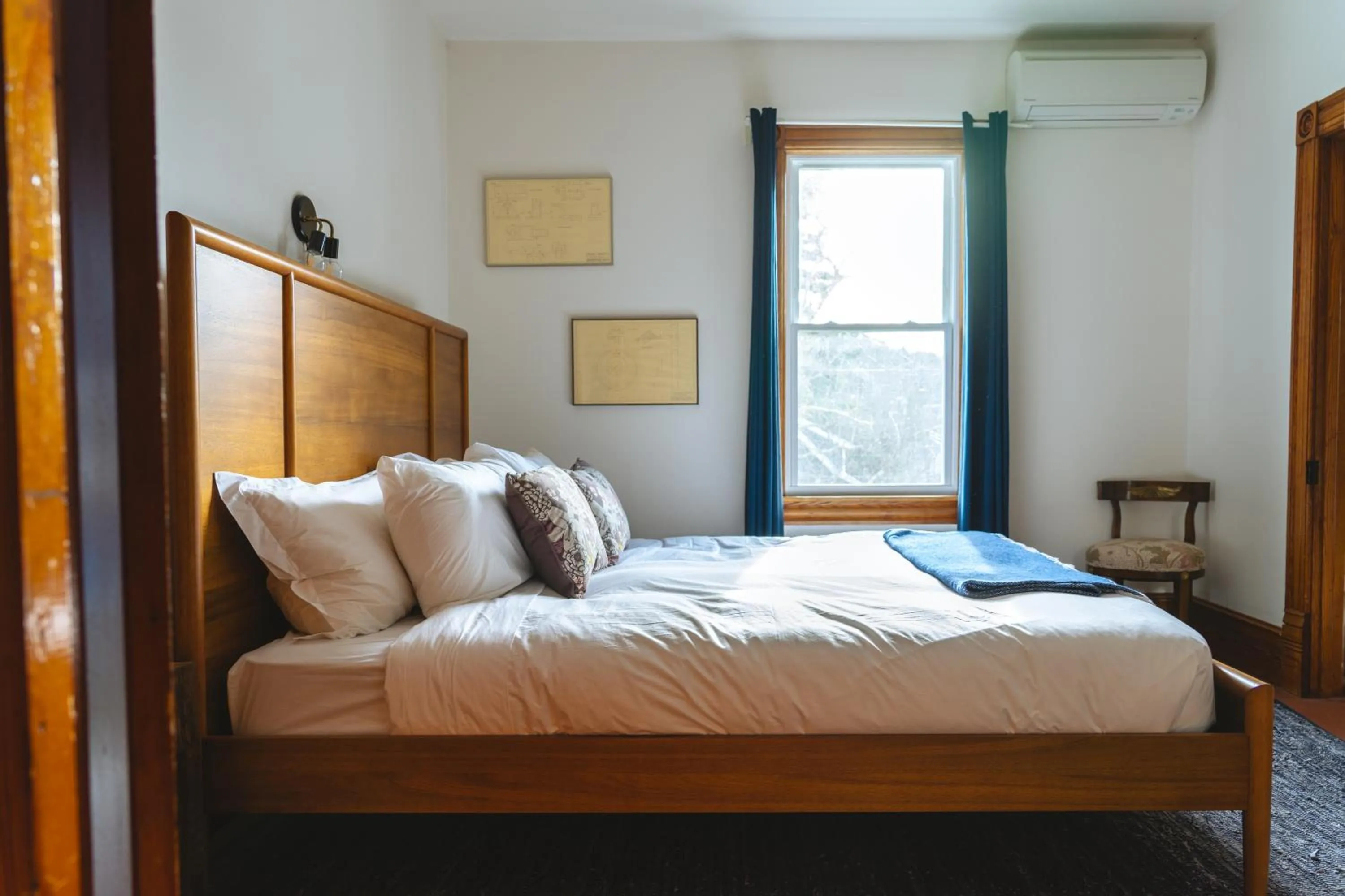 Bed in The North Branch Inn