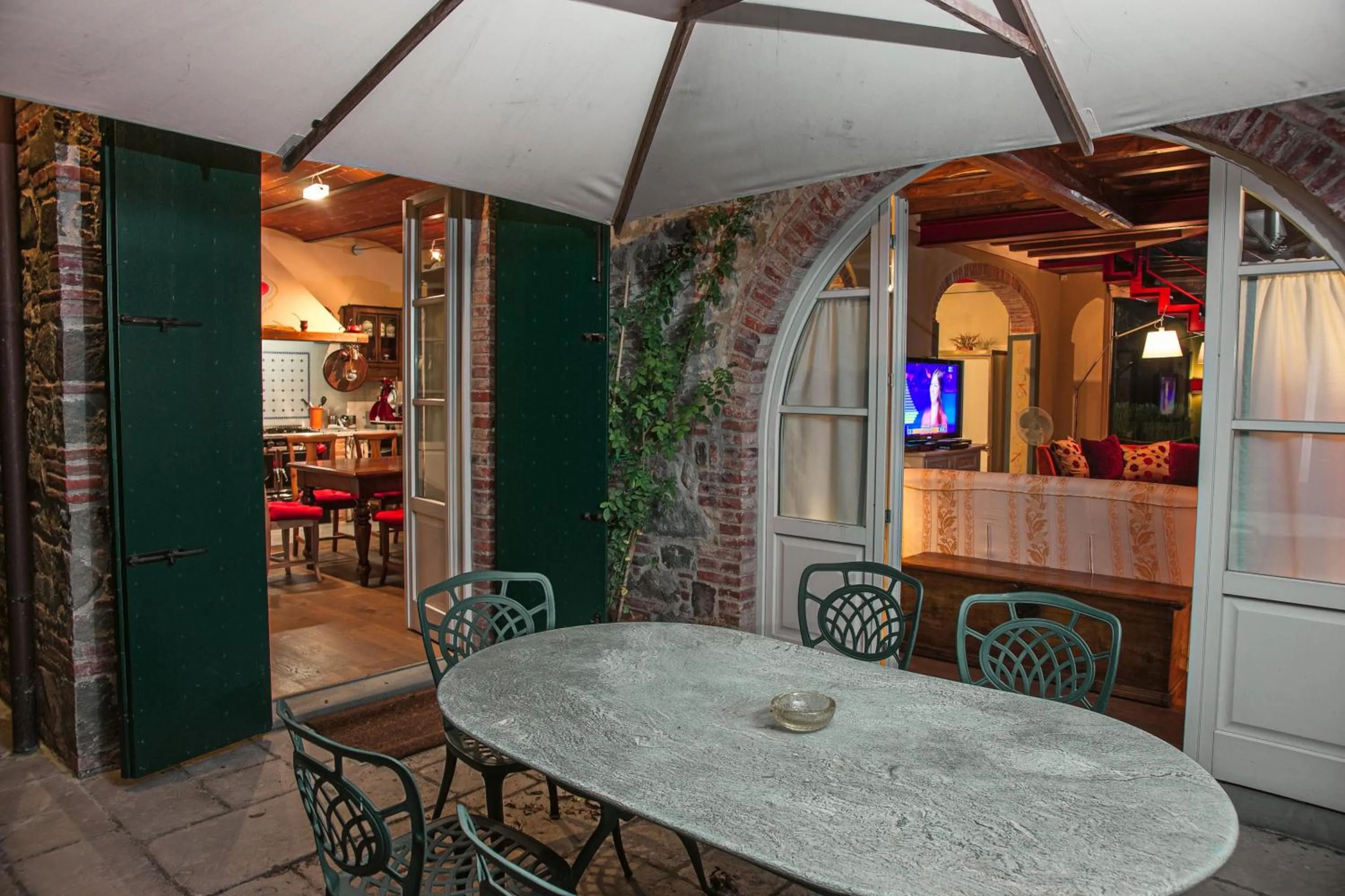 Restaurant/places to eat in Villa Gourmet