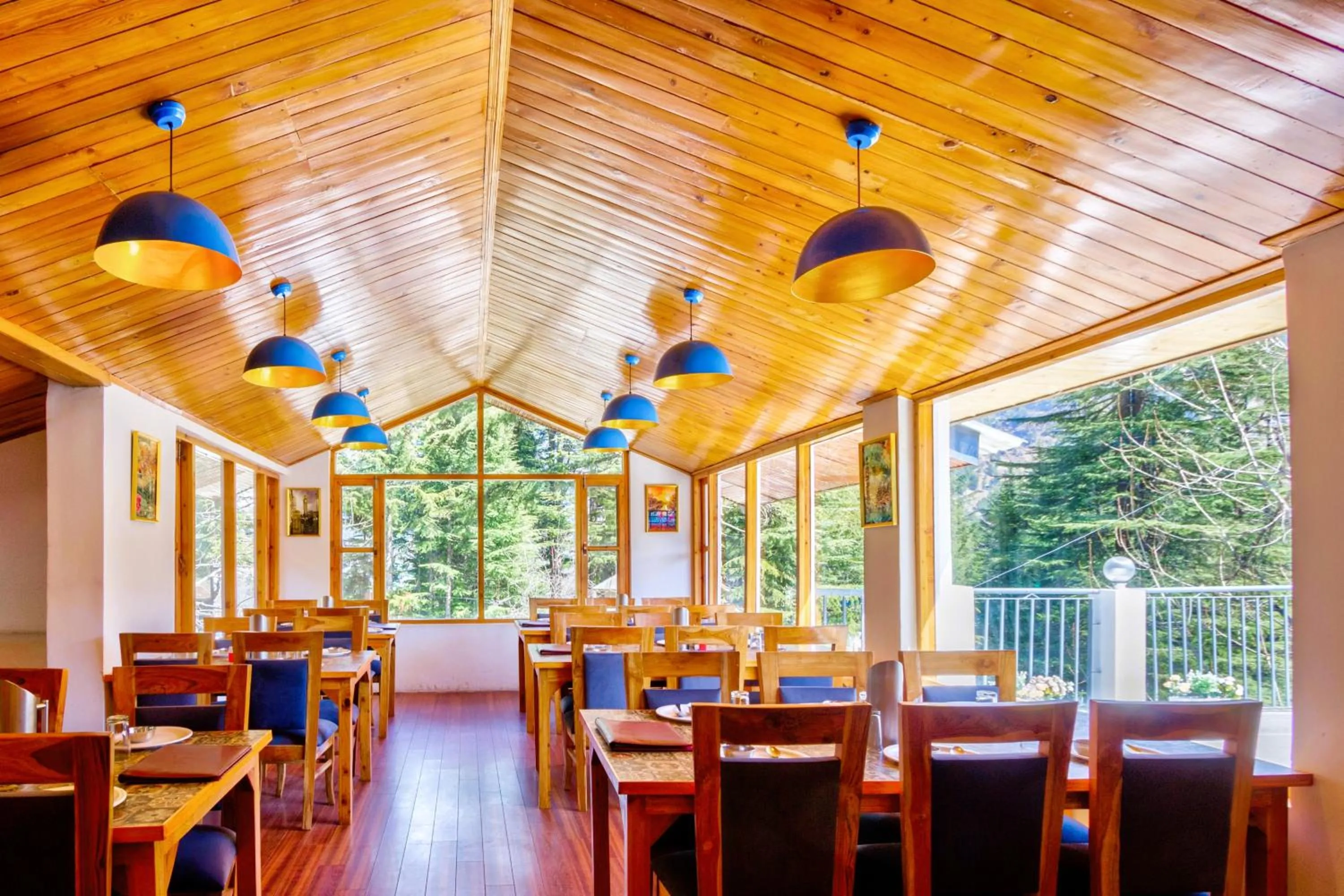 Restaurant/places to eat in Hotel Greenfields