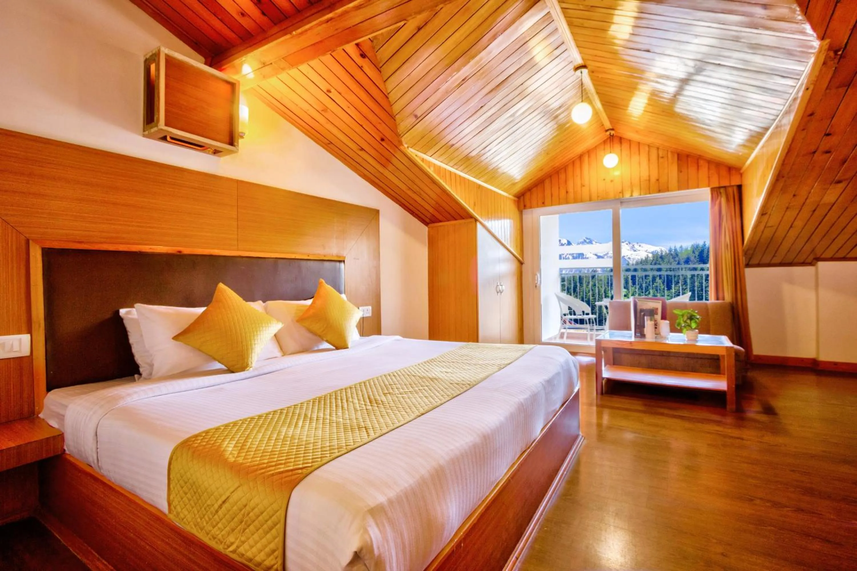 Balcony/Terrace, Bed in Hotel Greenfields