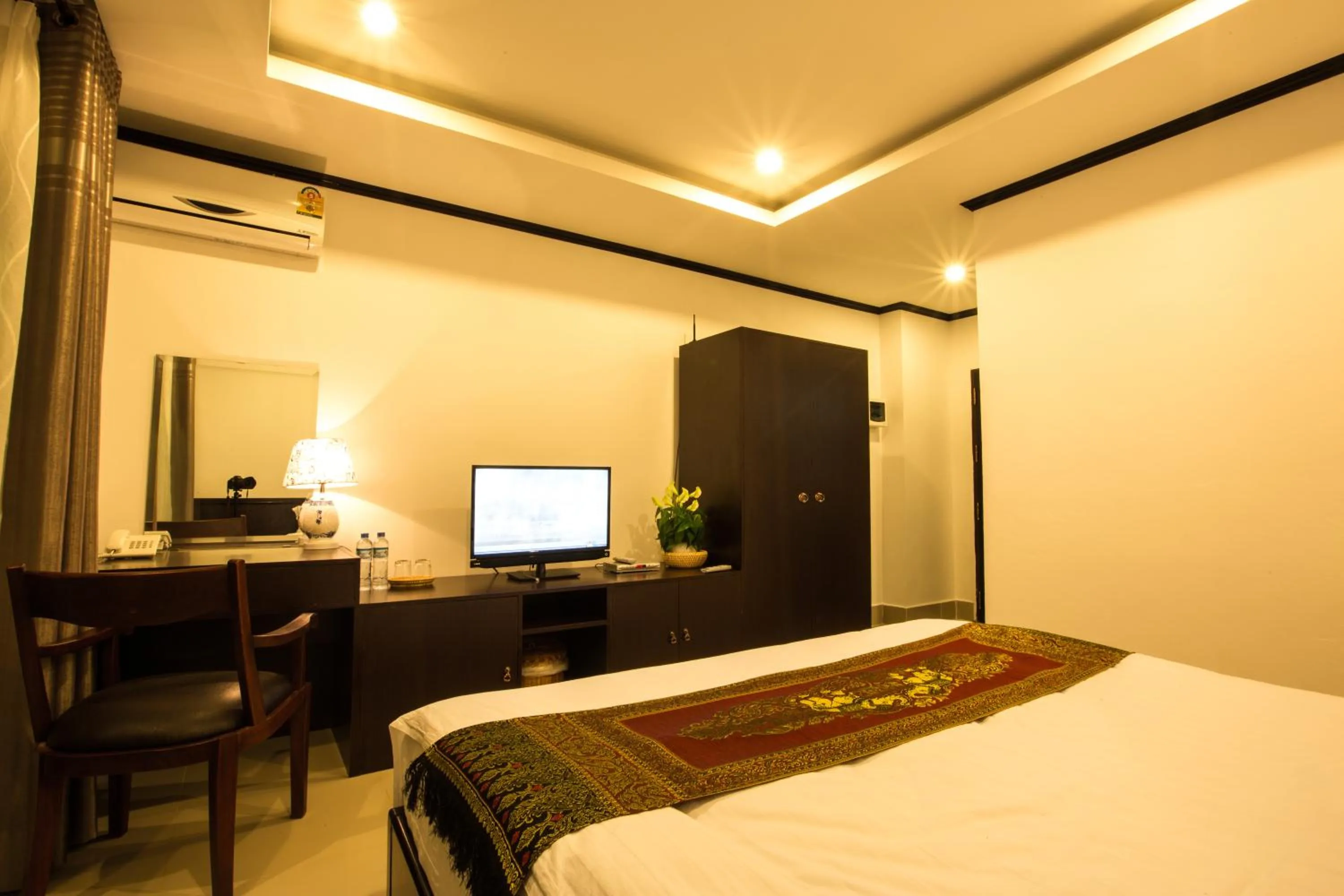 Bed in Douangchan Plaza Hotel