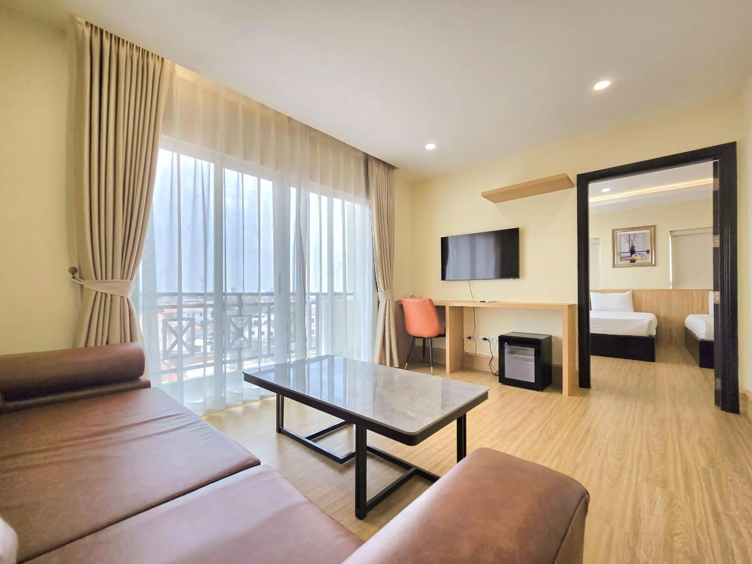 Living room, Bed in Douangchan Plaza Hotel