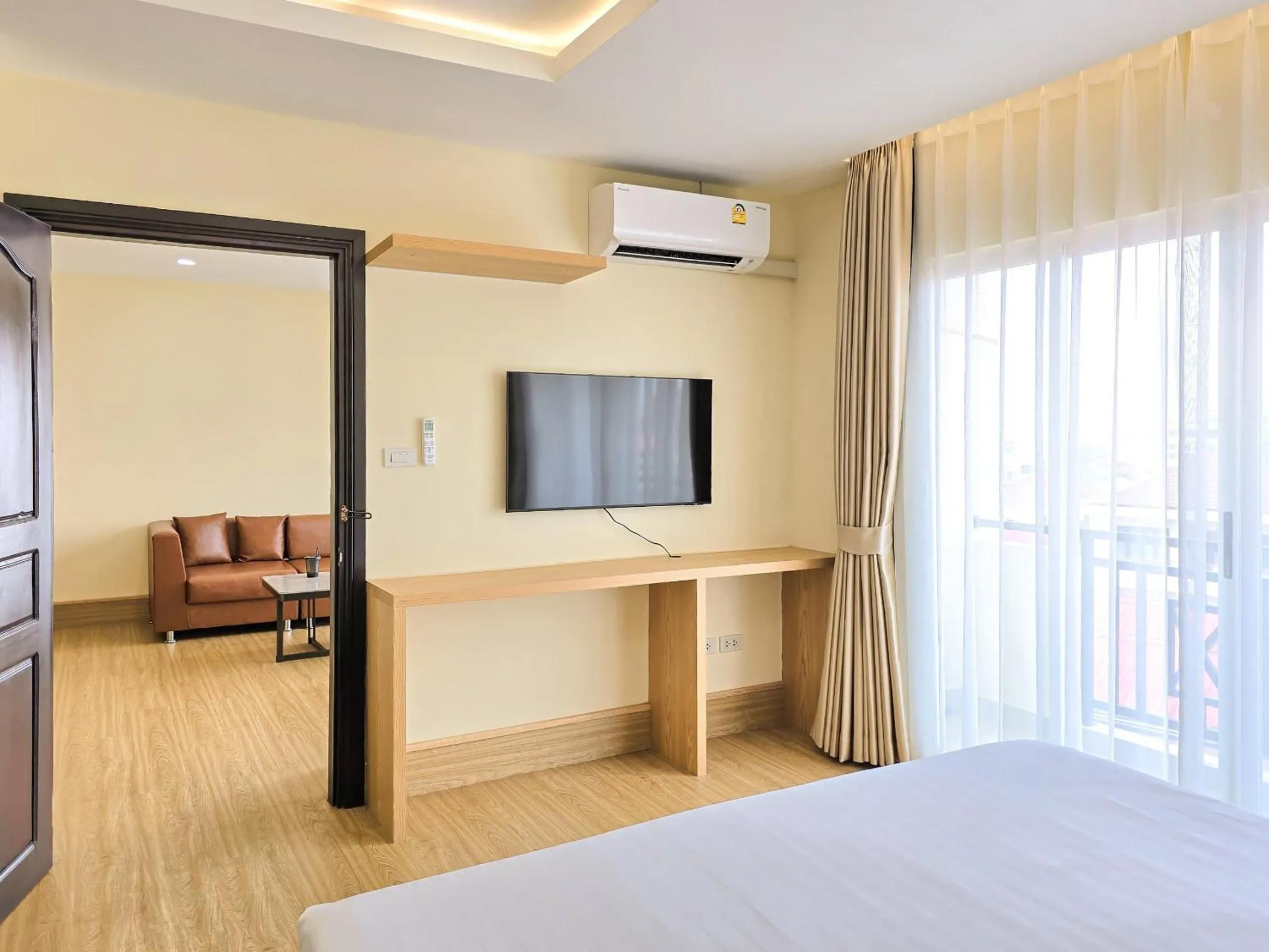 Photo of the whole room, Bed in Douangchan Plaza Hotel