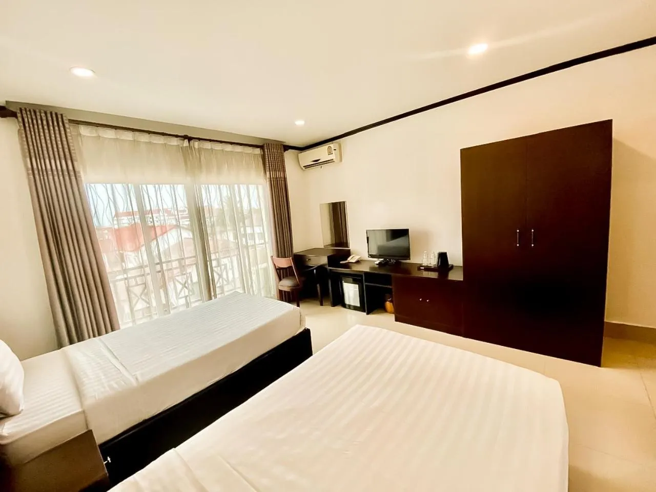 Photo of the whole room, Bed in Douangchan Plaza Hotel