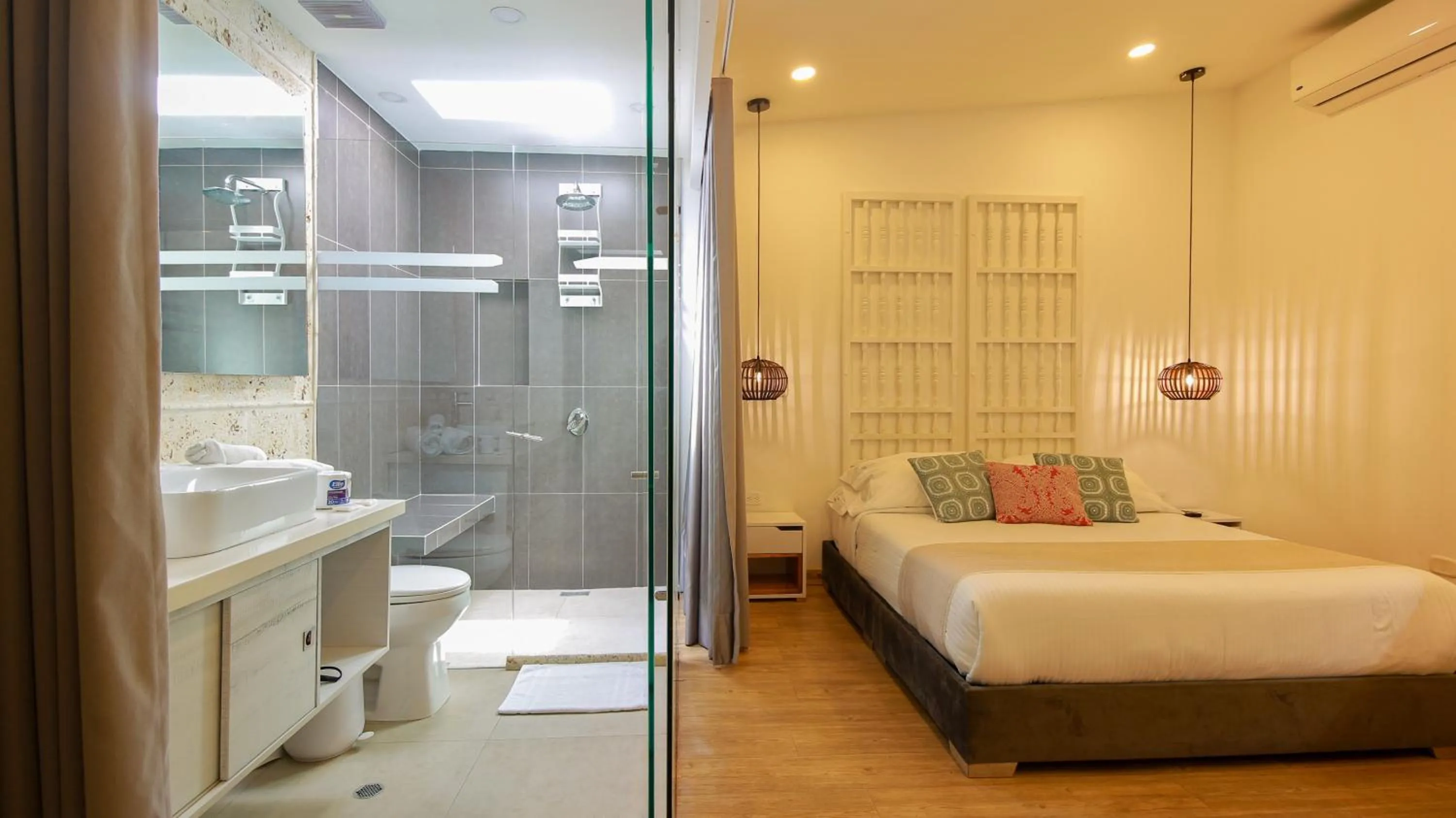Bathroom, Bed in Cartagena Suites de Manga