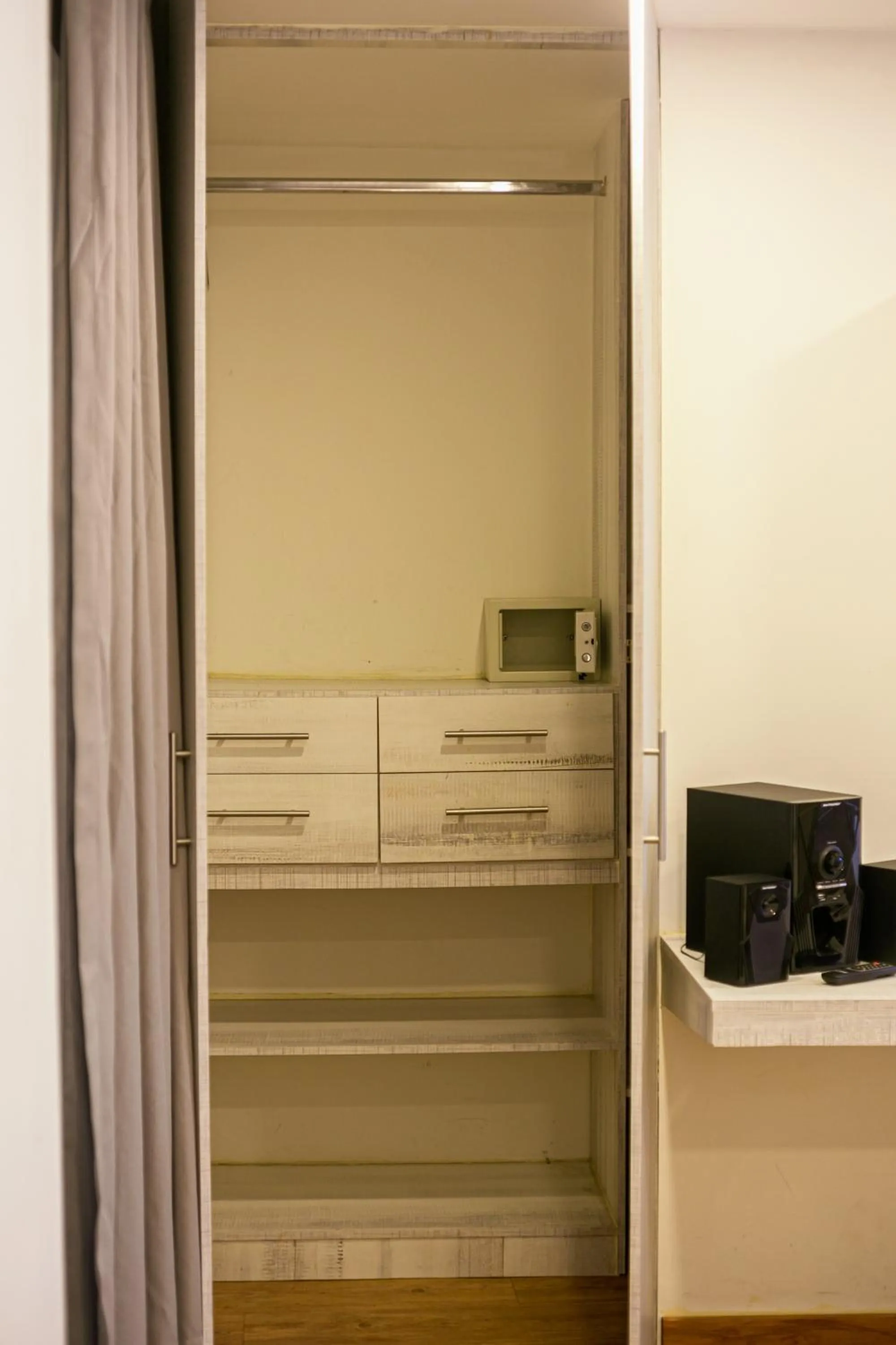 wardrobe in Cartagena Suites de Manga