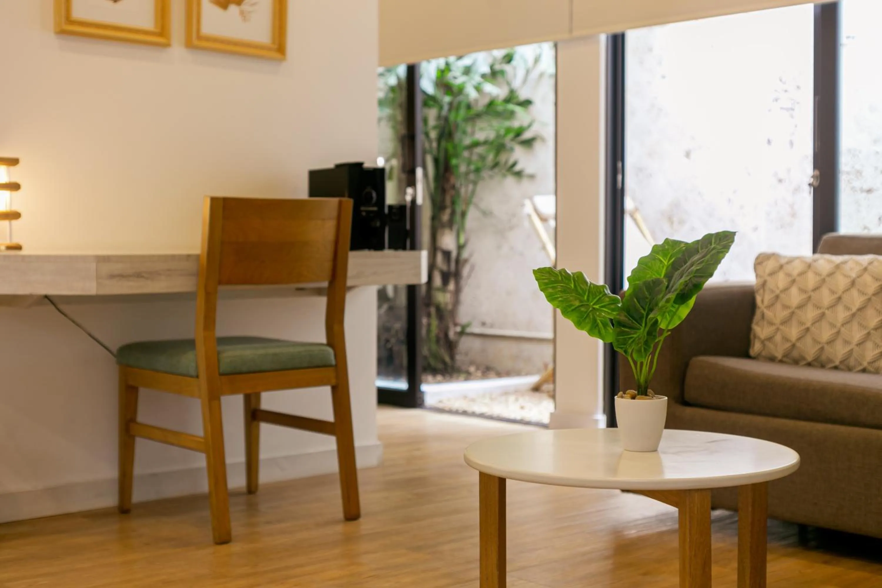Seating area in Cartagena Suites de Manga