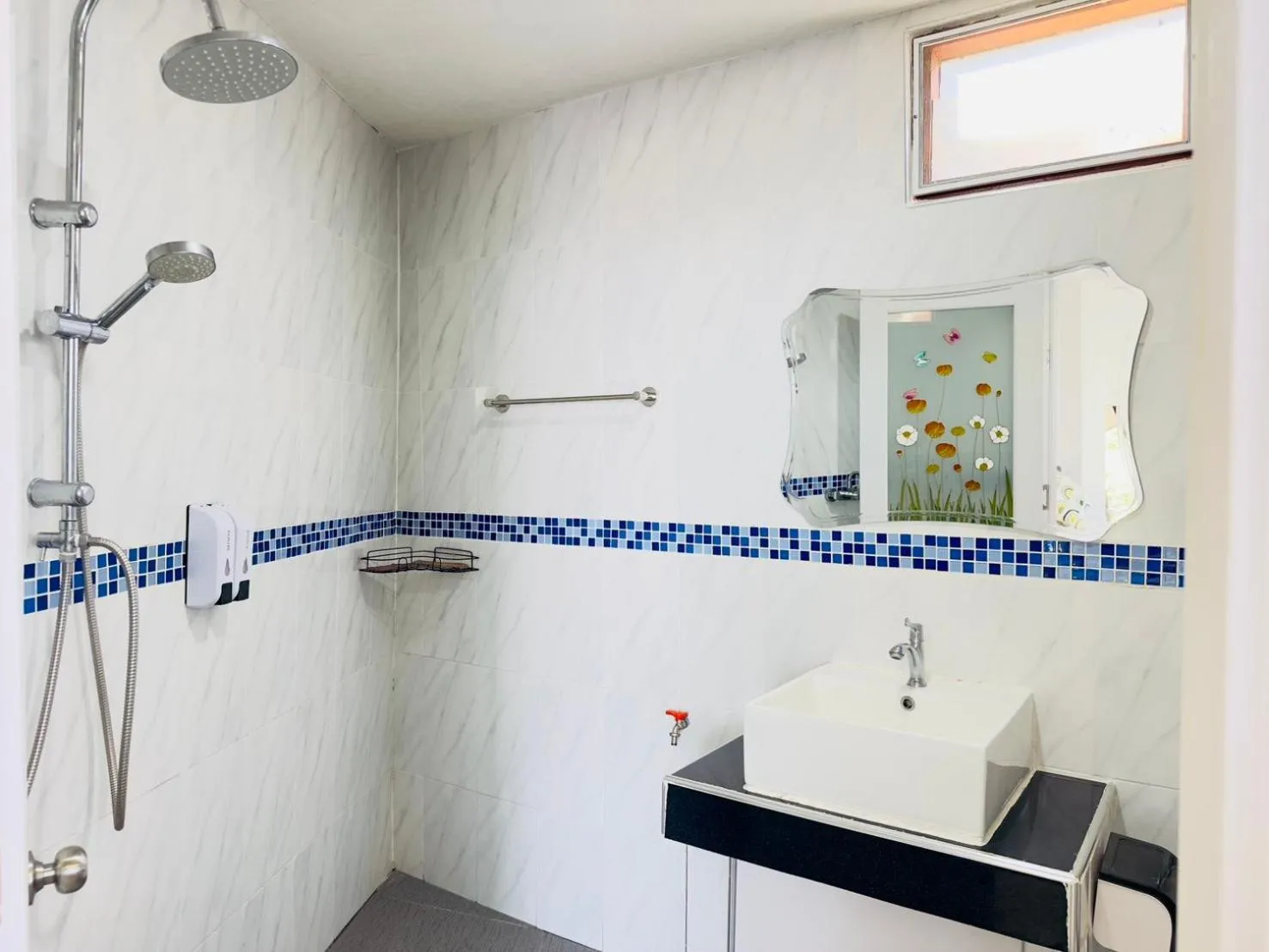 Shower in Oasis Phamee