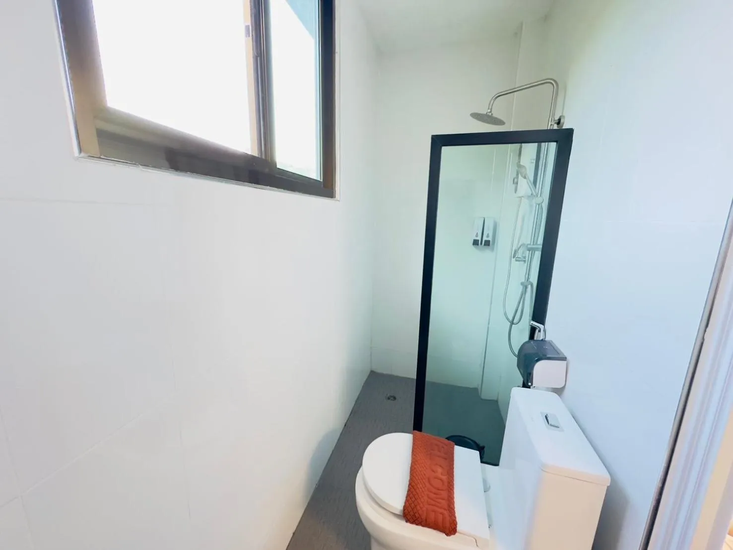 Shower in Oasis Phamee