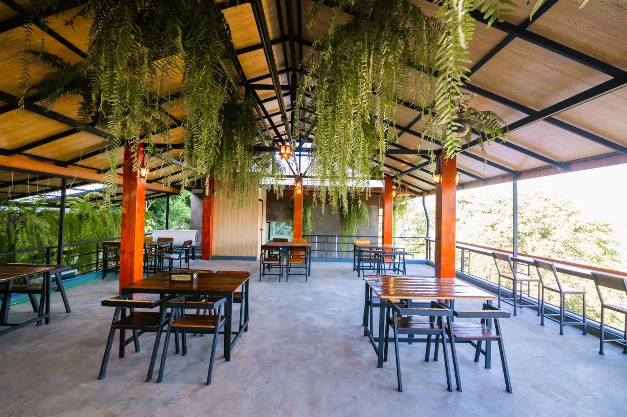 Restaurant/places to eat in Oasis Phamee